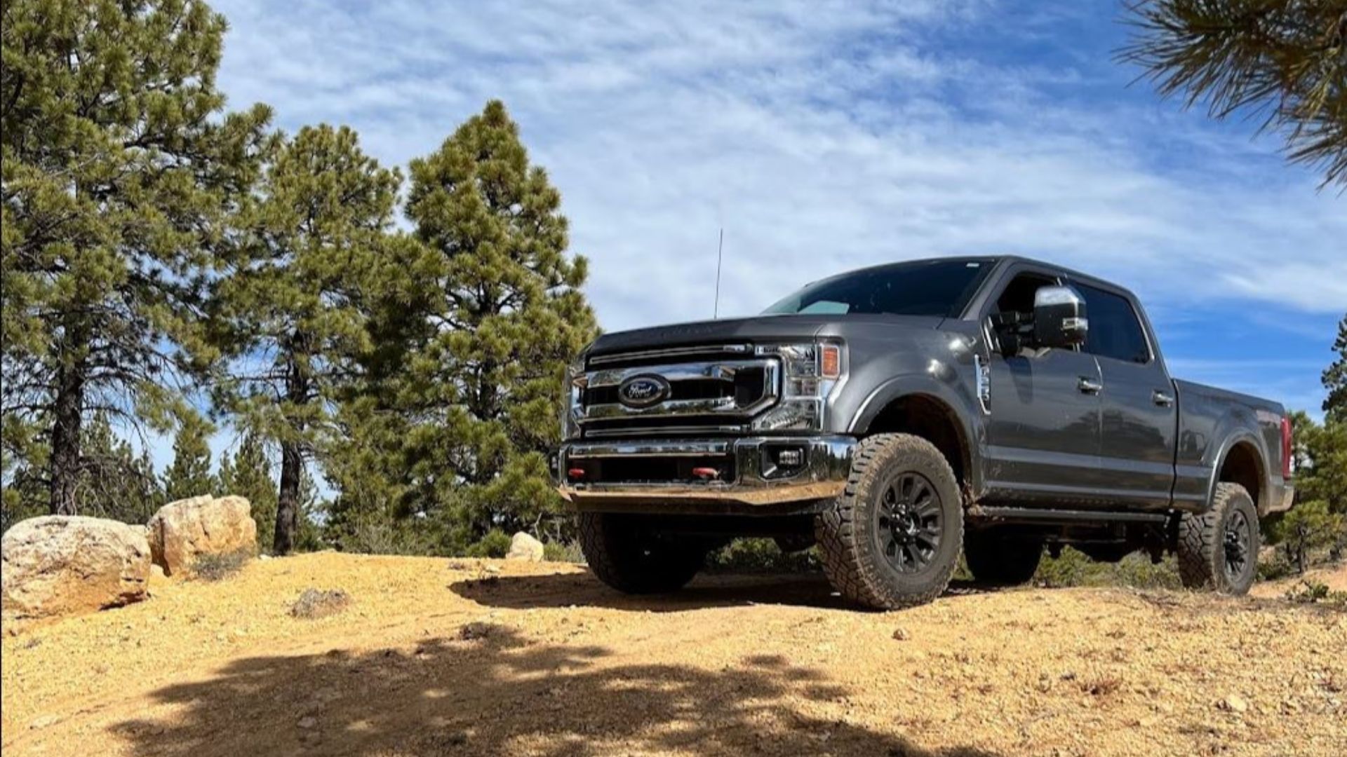 File:2021 F-250 Super Duty Tremor.jpg