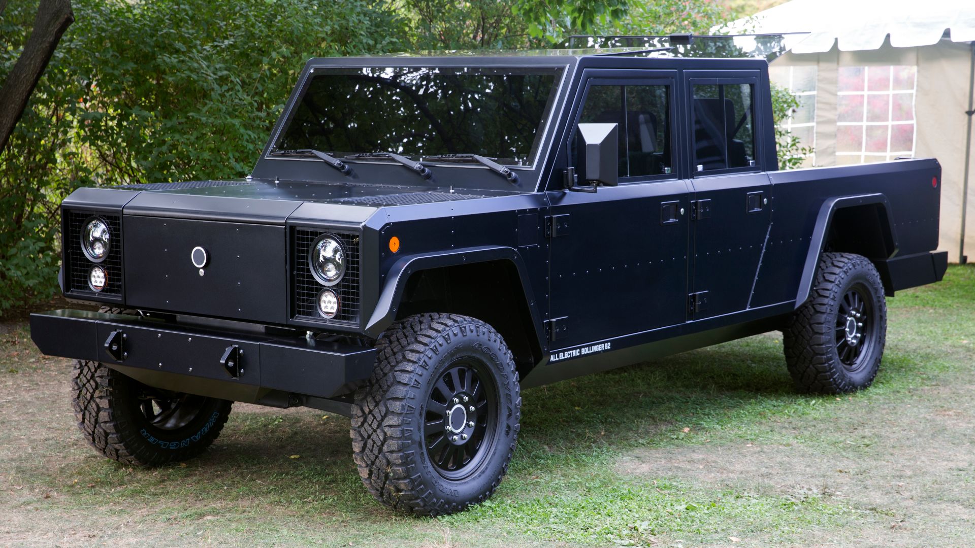 File:Bollinger B2, front left (Greenwich Concours).jpg