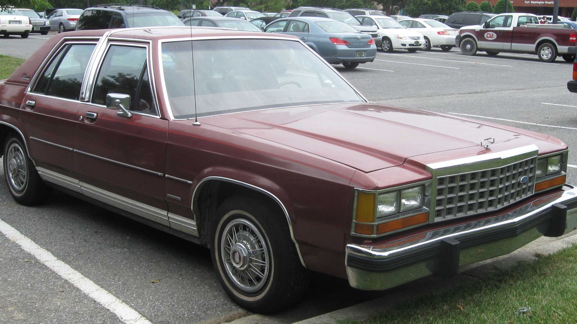 File:Ford LTD Crown Victoria sedan 2.jpg
