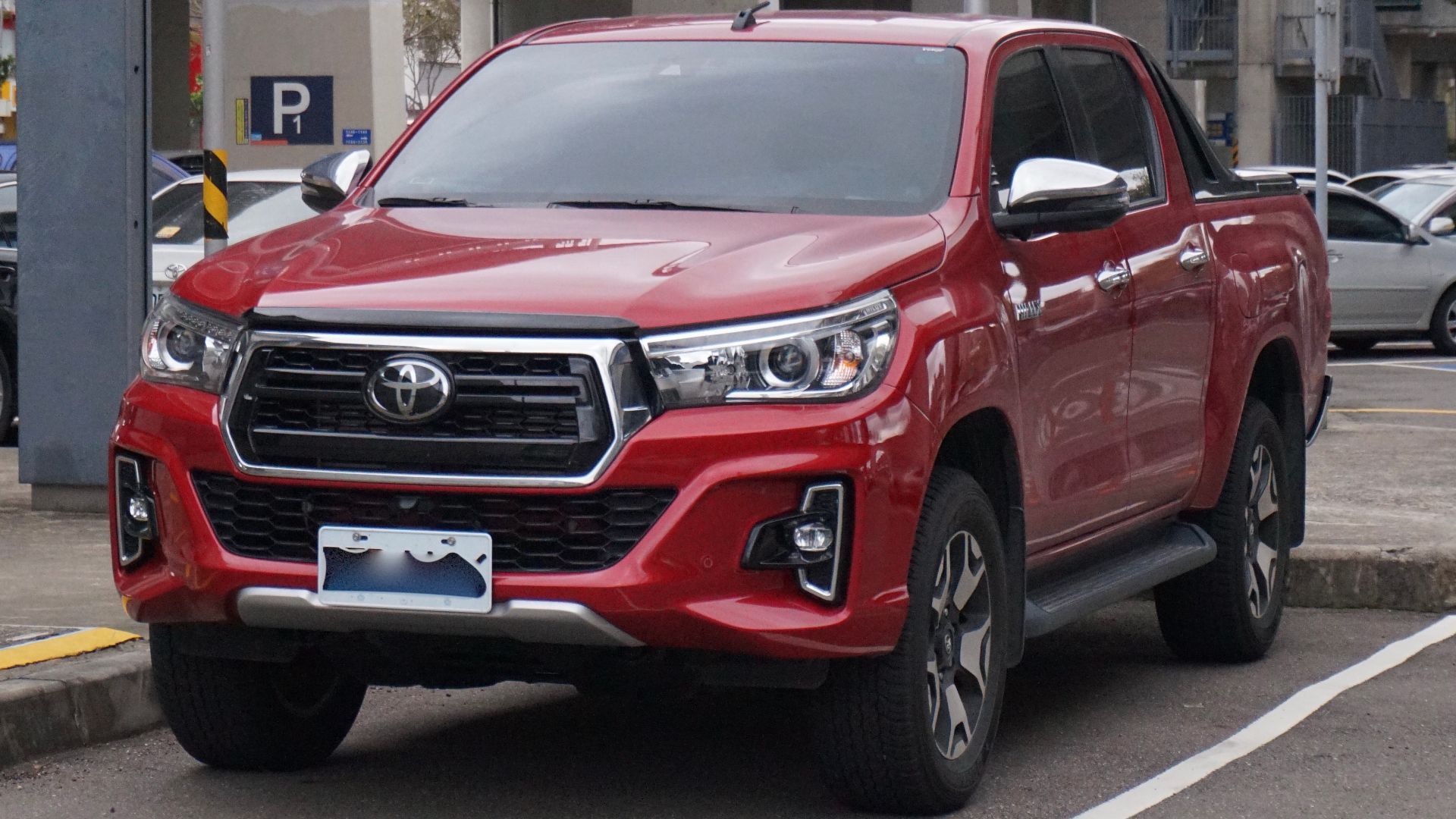 File:A Toyota Hilux in Zhubei, Hsinchu 01.jpg