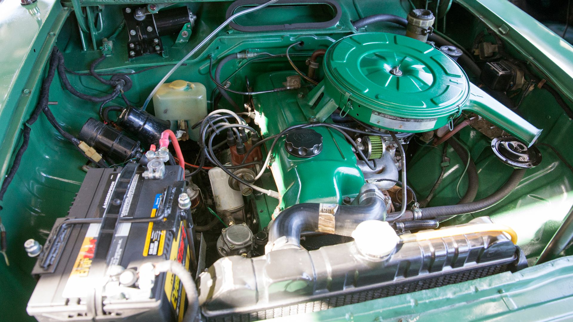 File:8R engine in a 1971 Toyota Hilux.jpg