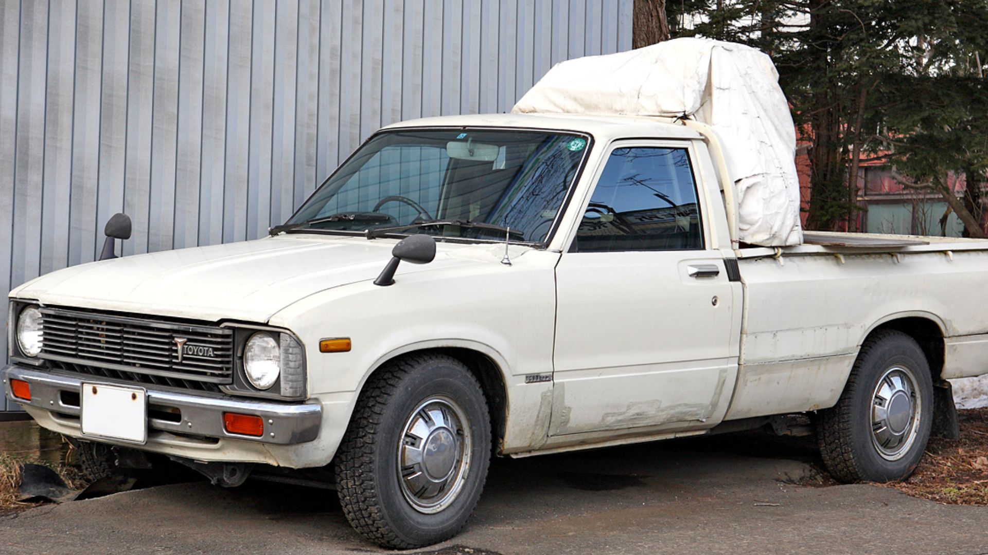 File:Toyota Hilux N30 001.JPG