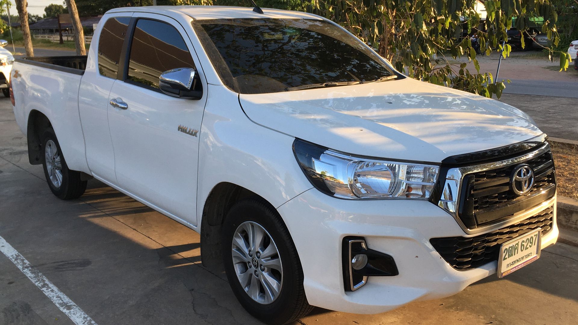 File:2019 Toyota Hilux Revo Smart Cab Z Edition GUN122R.jpg