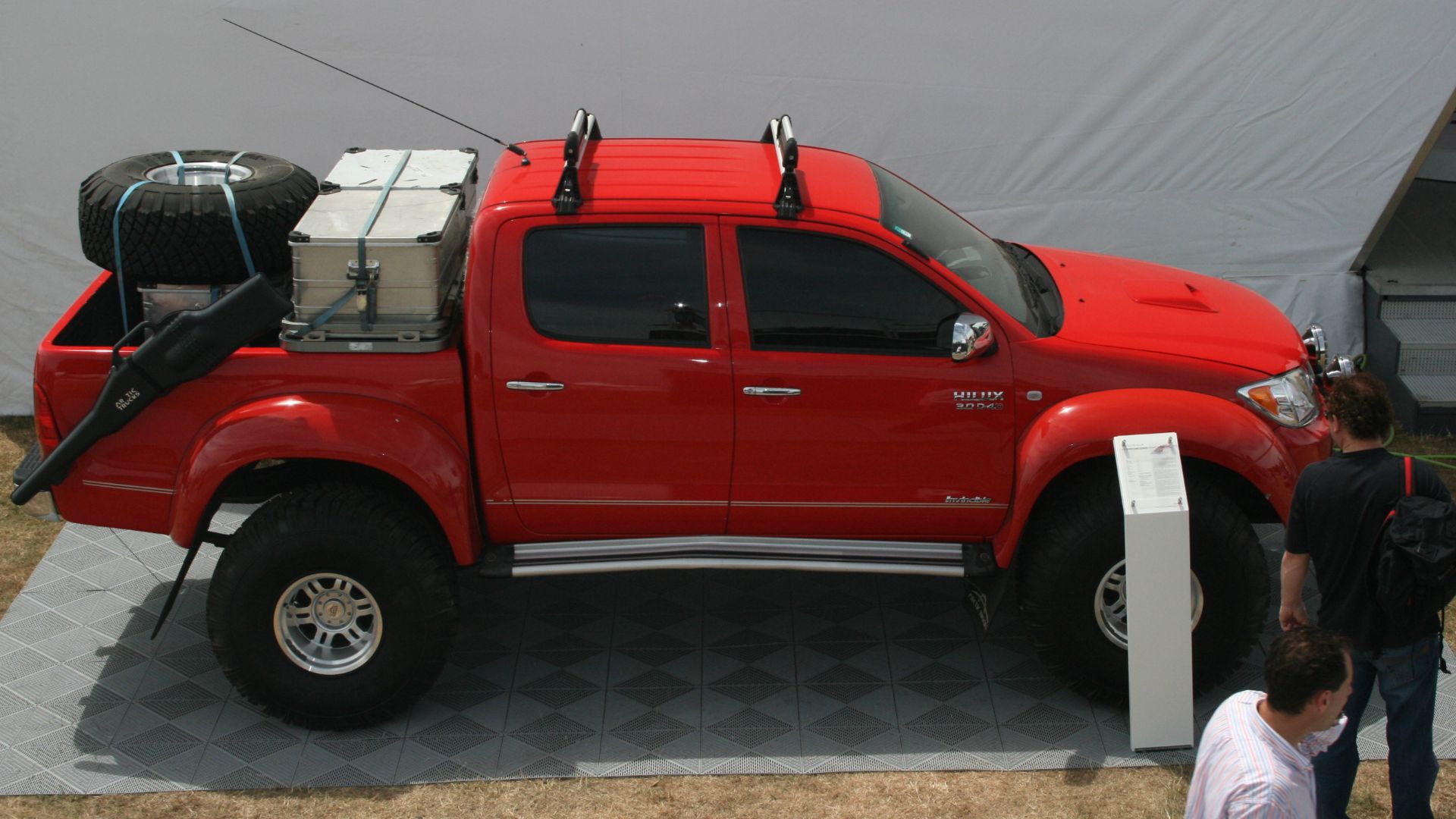 File:Toyota HiLux used in Top Gear - Flickr - Supermac1961.jpg