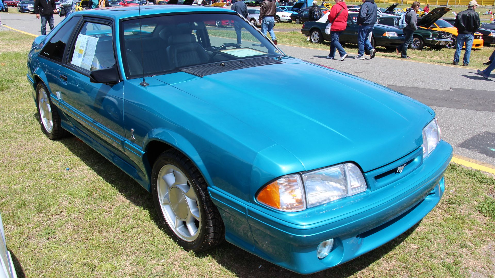 File:1993 Ford Mustang SVT Cobra Hatchback (14391878516).jpg