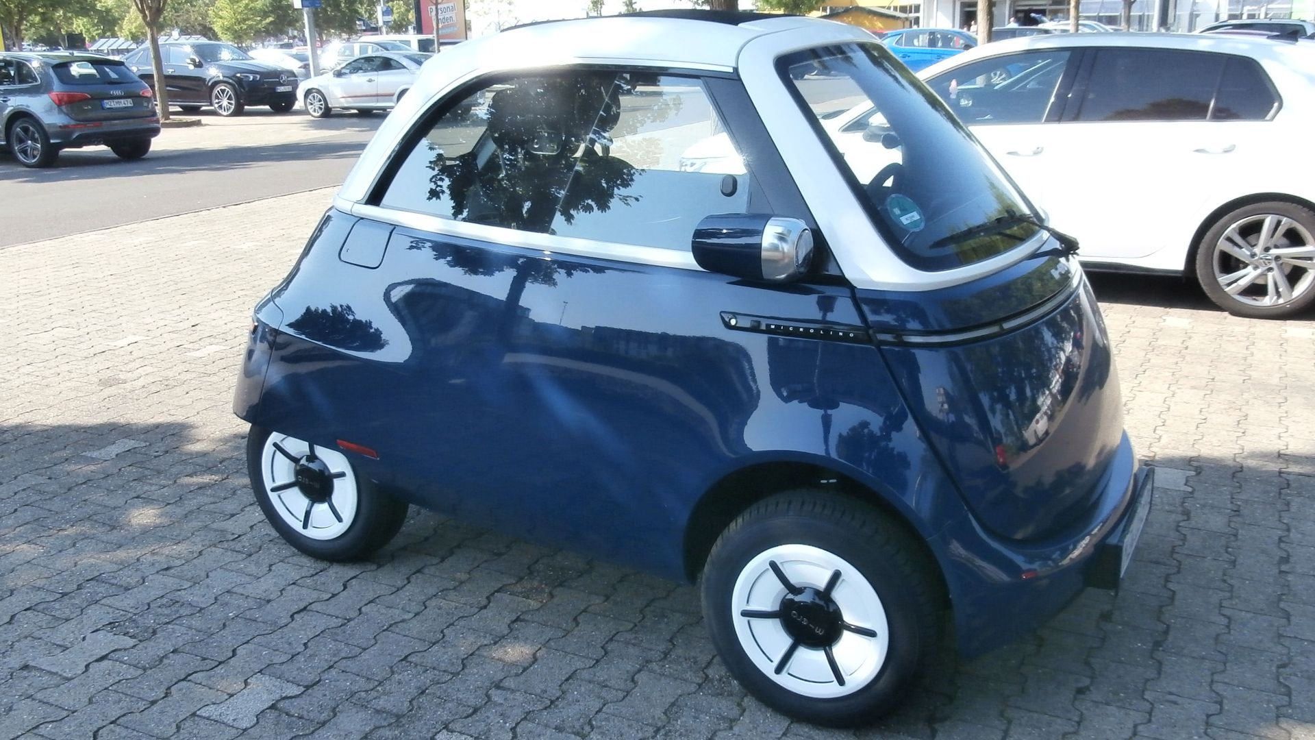 File:Microlino side blue.jpg