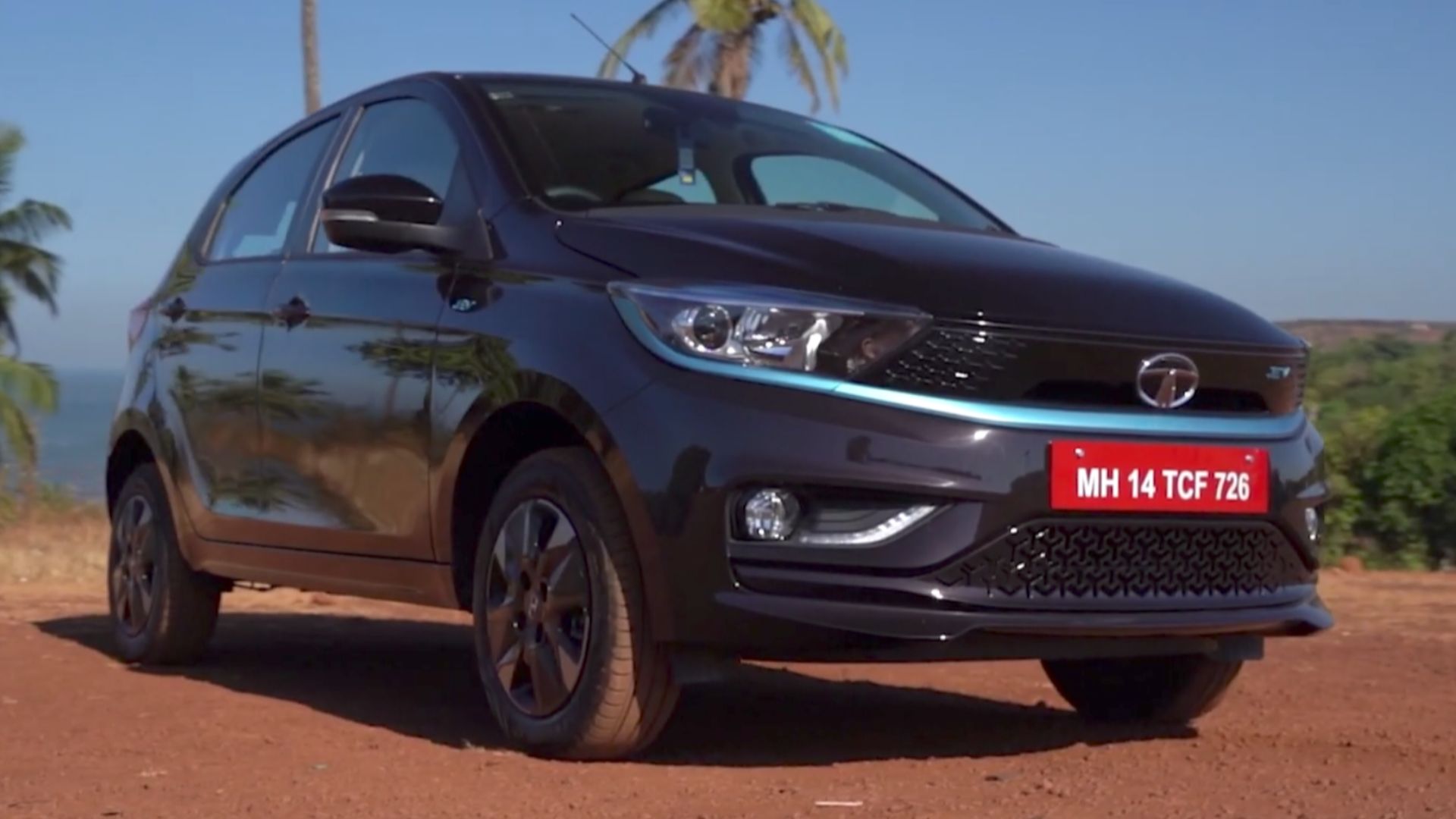 File:2022 Tata Tiago EV IB XZ+ Tech LR front view.png