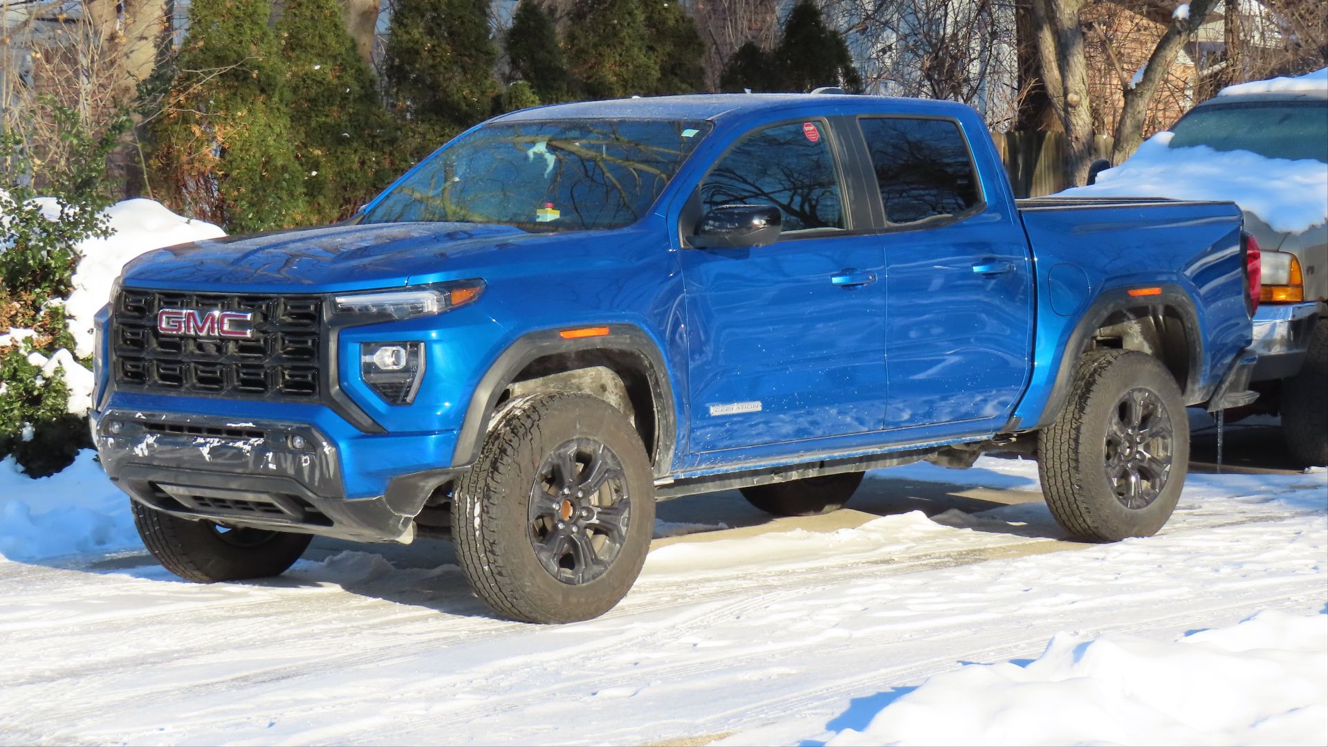 File:2023 GMC Canyon.jpg