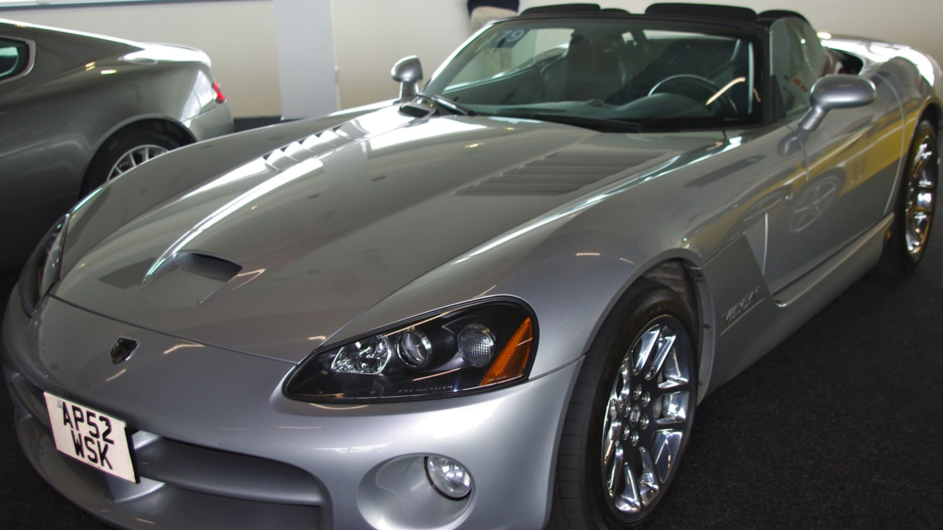 File:2003 Dodge Viper SRT-10 (6036097132).jpg