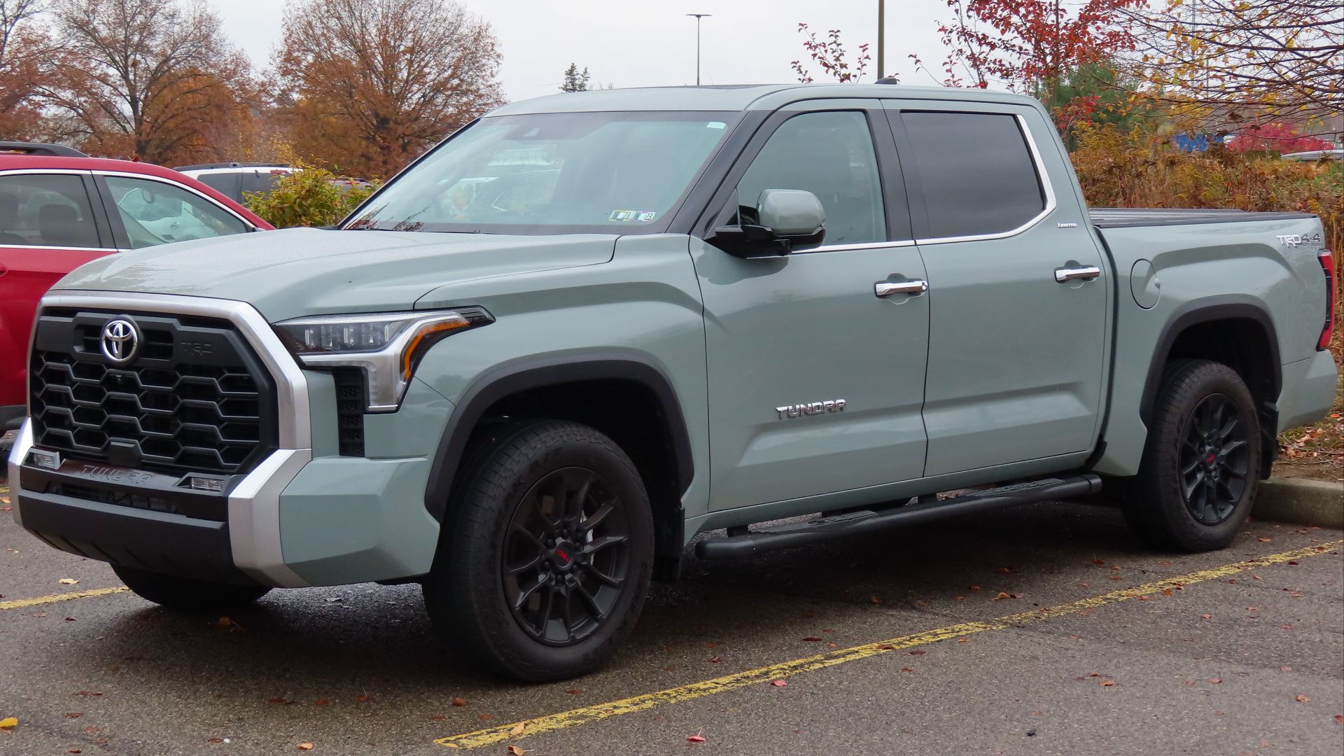 File:2022 Toyota Tundra Limited CrewMax Short Bed 4x4 with TRD Off-Road Package, front left, 11-01-2022.jpg