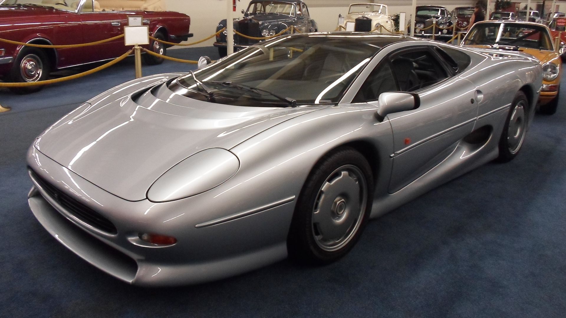 File:1994 Jaguar XJ220 (7405509886).jpg