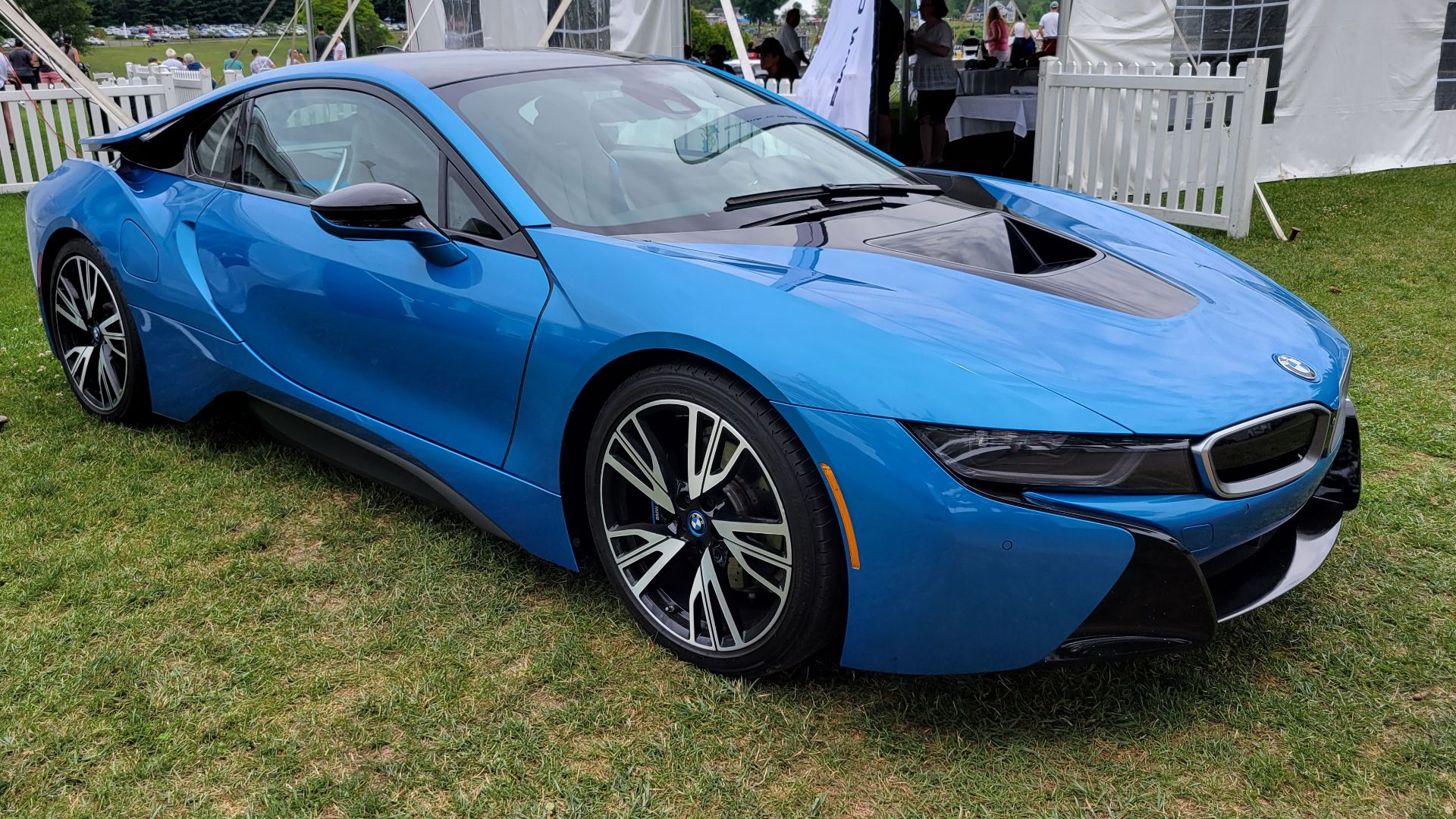 File:BMW i8 (I12, 2015) (52223026203).jpg