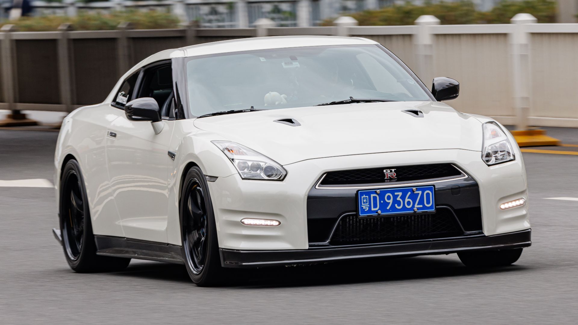 File:NISSAN GT-R (R35, 2011 FACELIFT) China.jpg