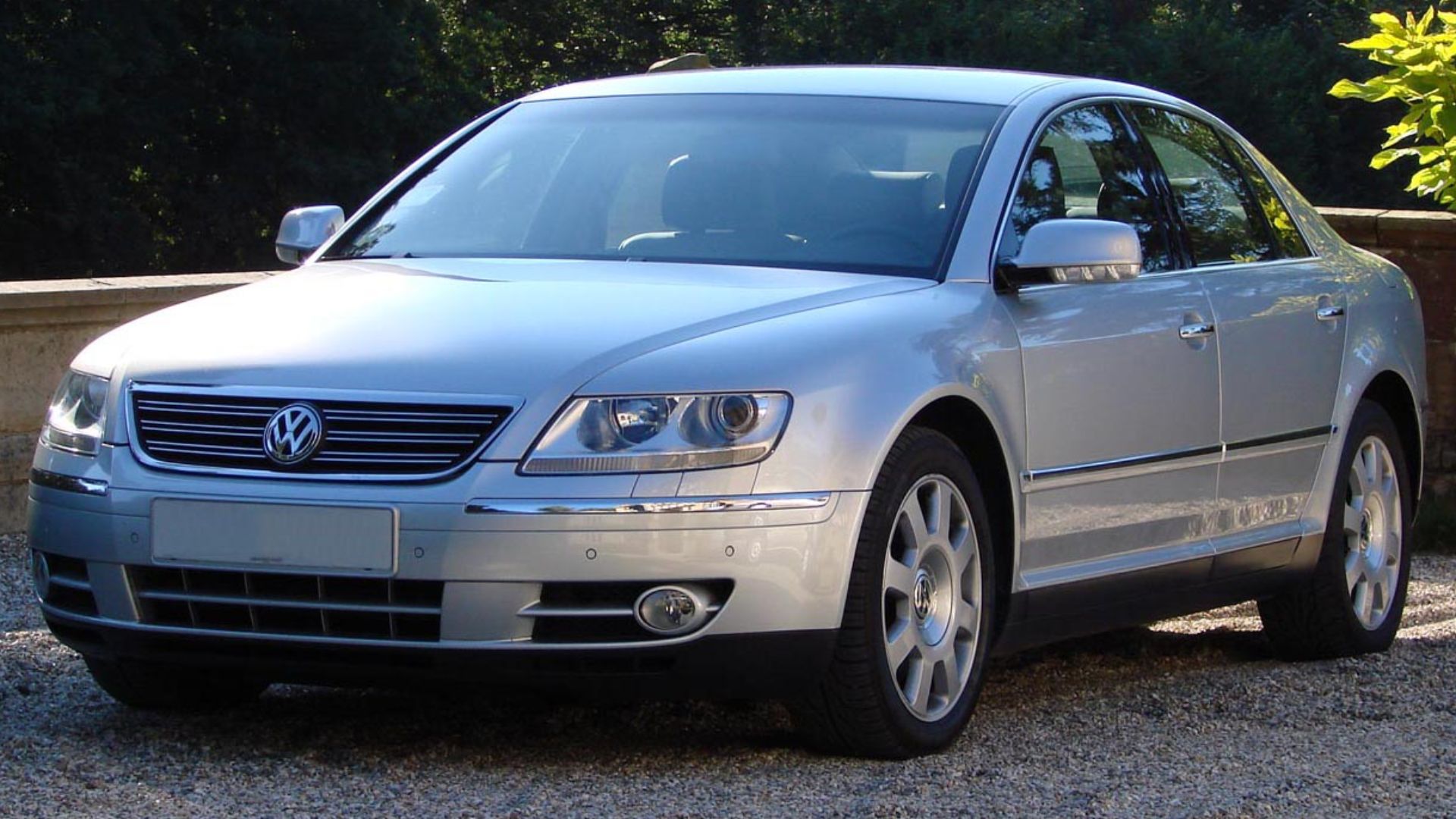 File:2005 VW Phaeton.jpg