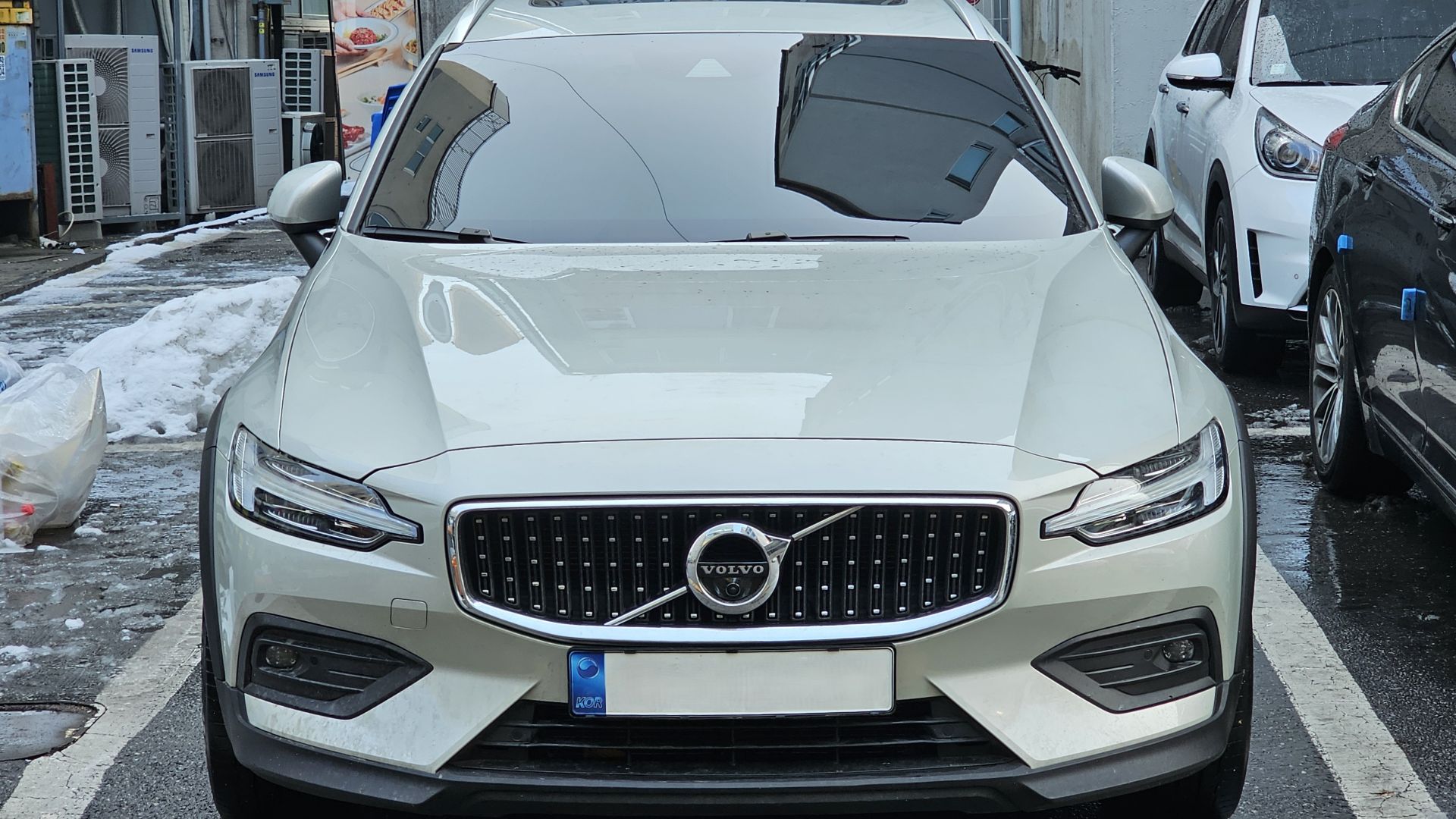 File:Volvo V60 Cross Country T5 AWD SPA Birch Light Metallic (3).jpg