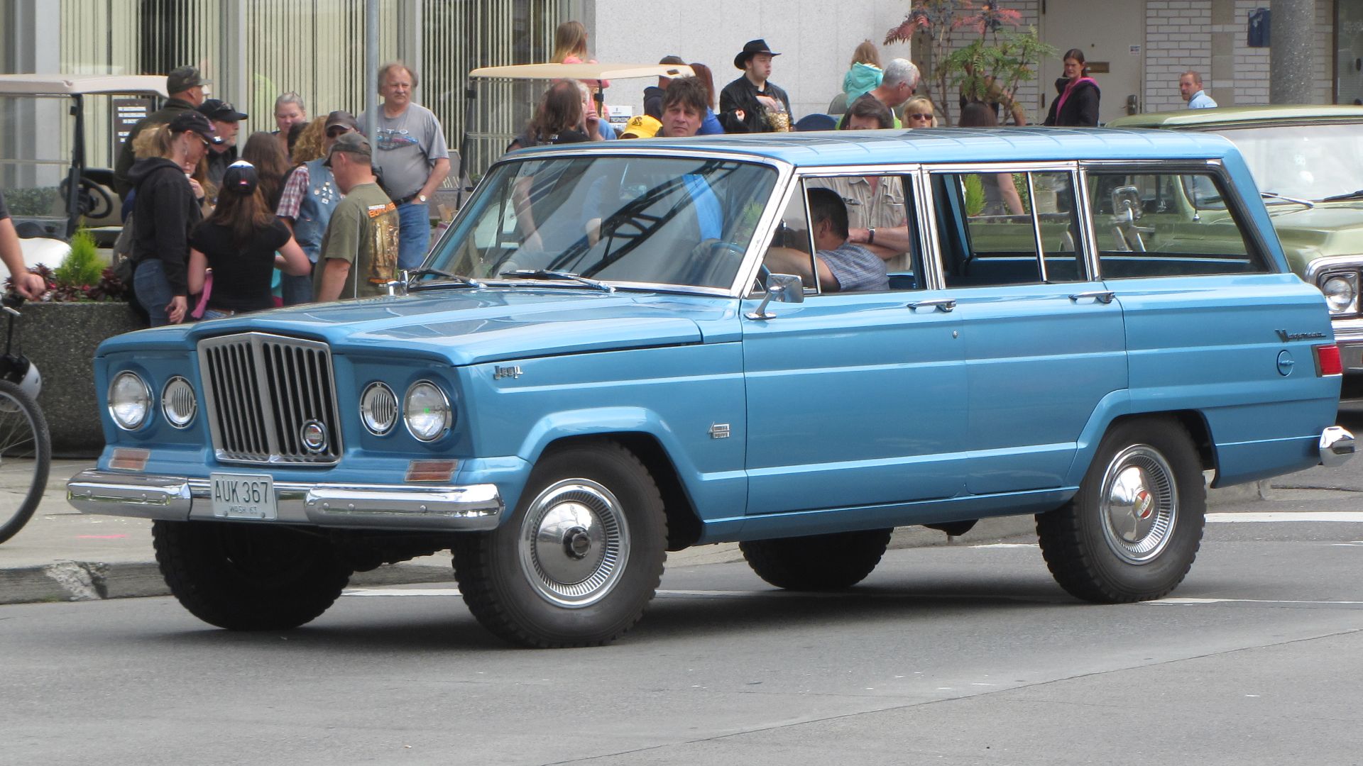 File:1963-64 Kaiser Jeep Wagoneer (20190355076).jpg