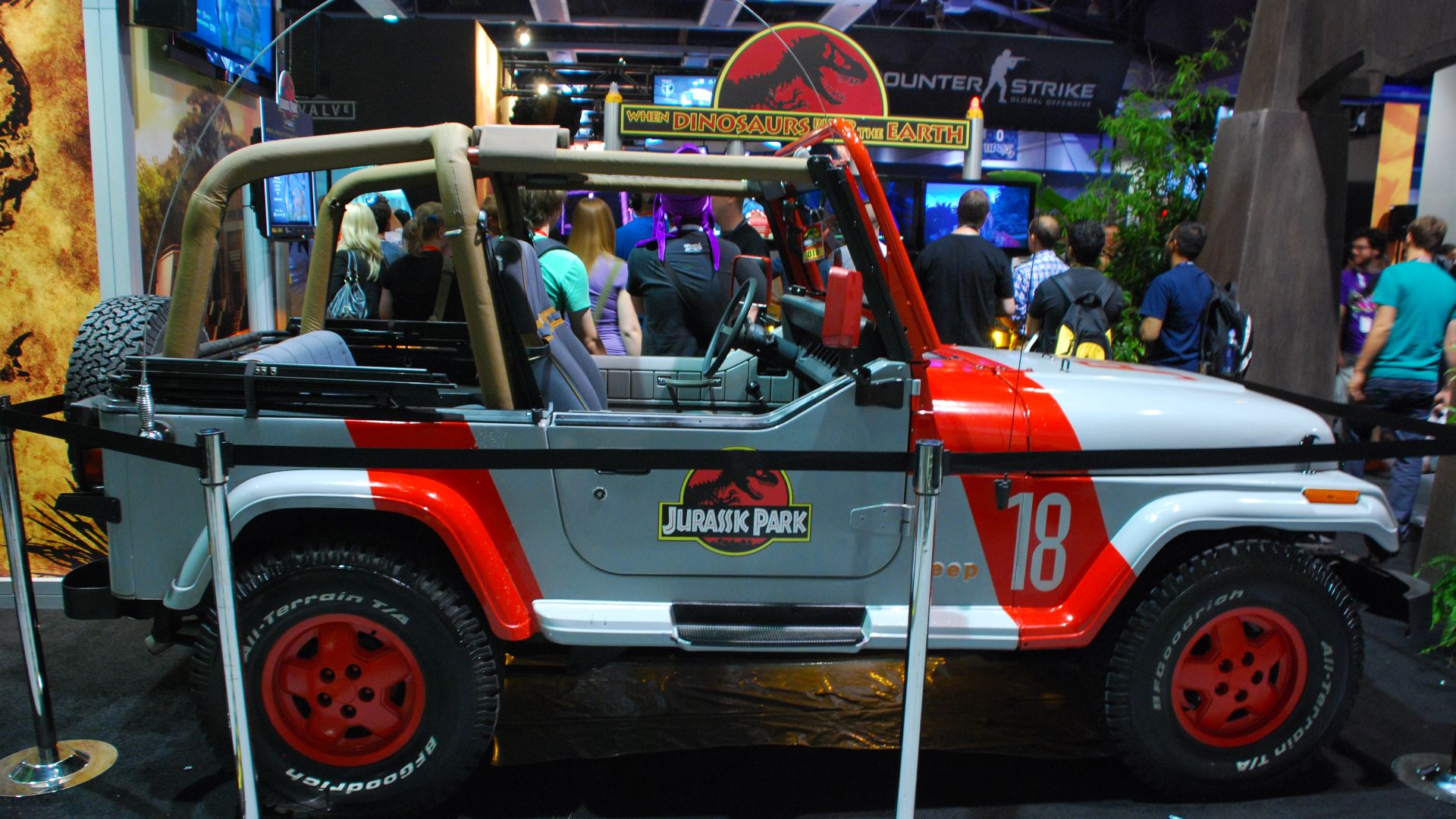 File:Jeep Wrangler Jurassic Park.jpg