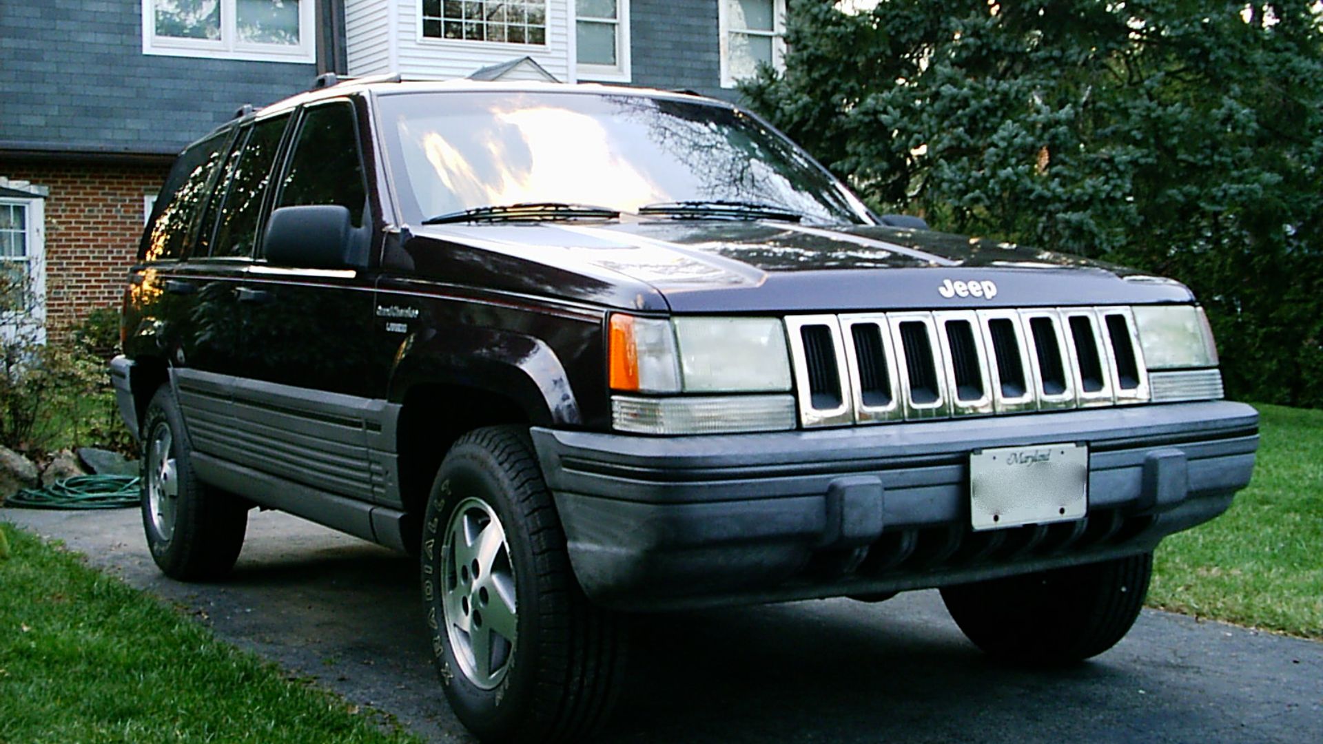 File:1993 Jeep Grand Cherokee Laredo - Blackberry with Crimson interior 18.jpg