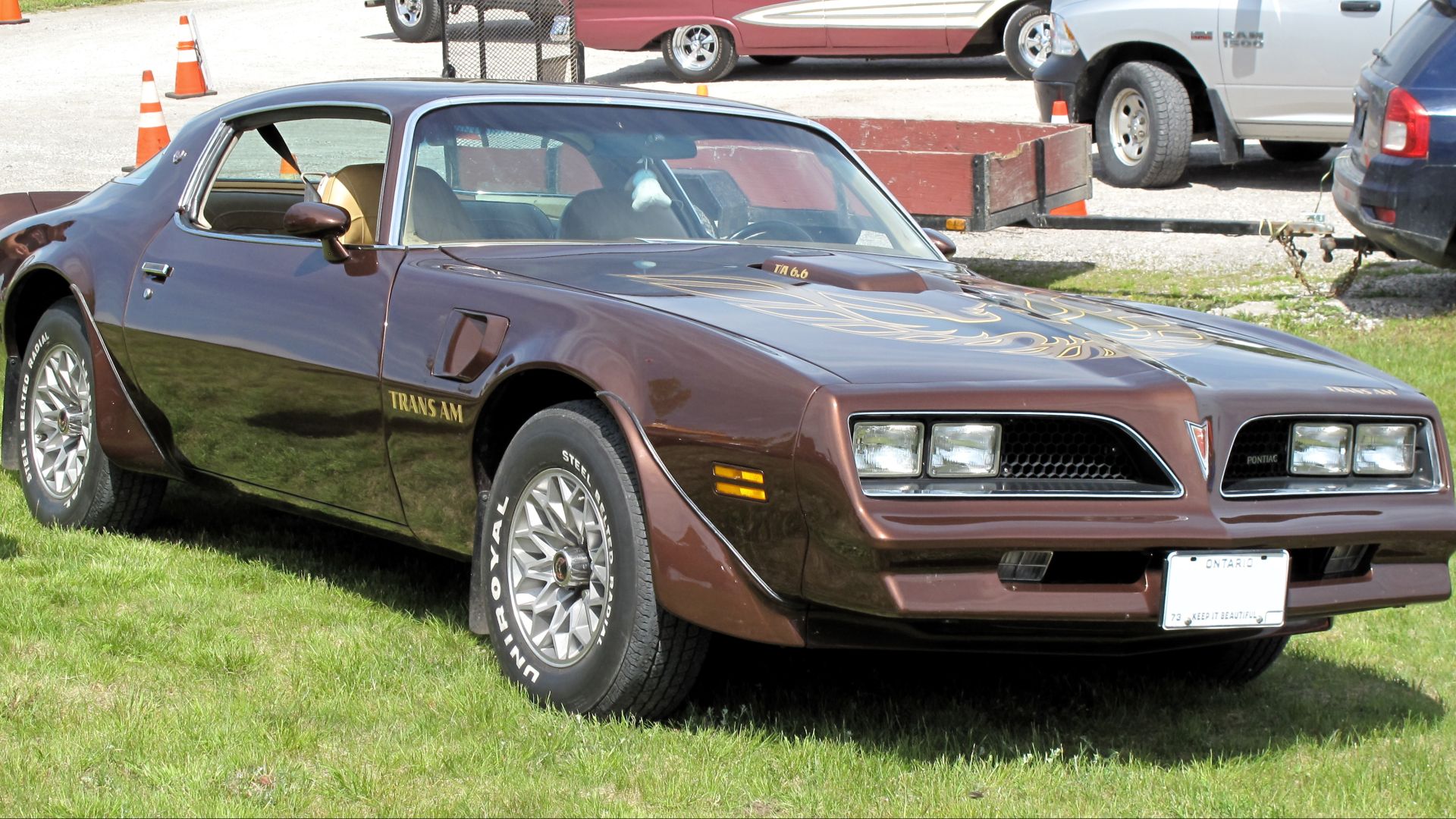 File:1977 Pontiac Firebird Trans Am in Brentwood Brown, Front Right, 06-11-2022.jpg