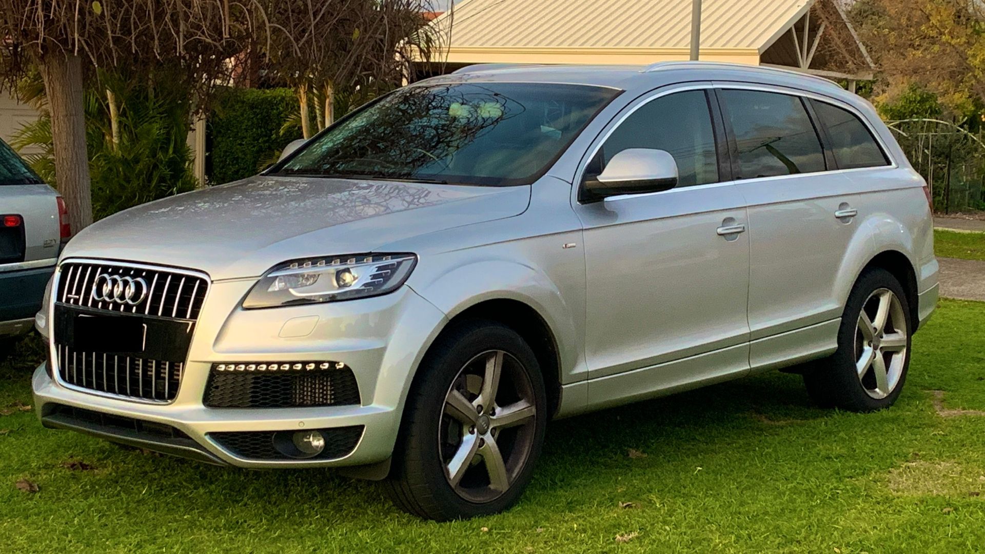 File:Audi Q7 (2014) 01.jpg