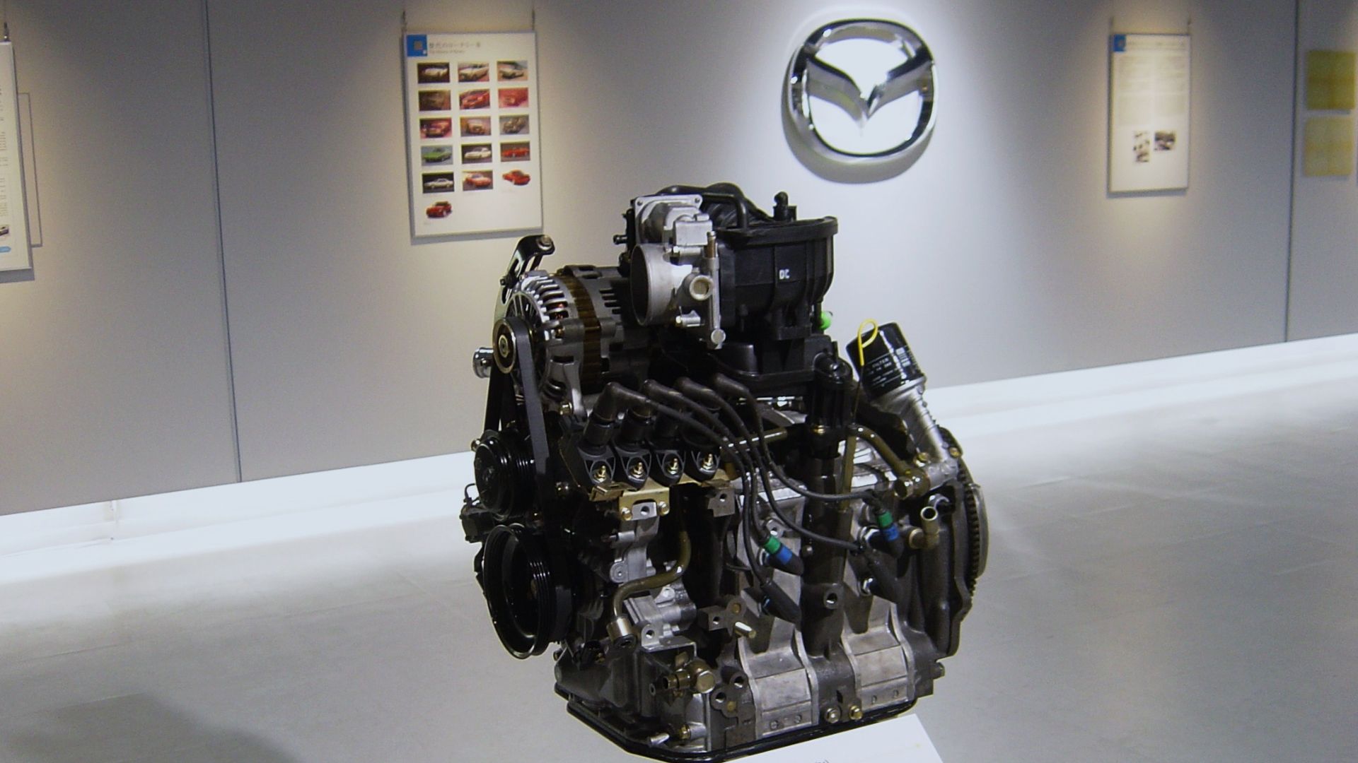 File:Mazda rotary engine.jpg