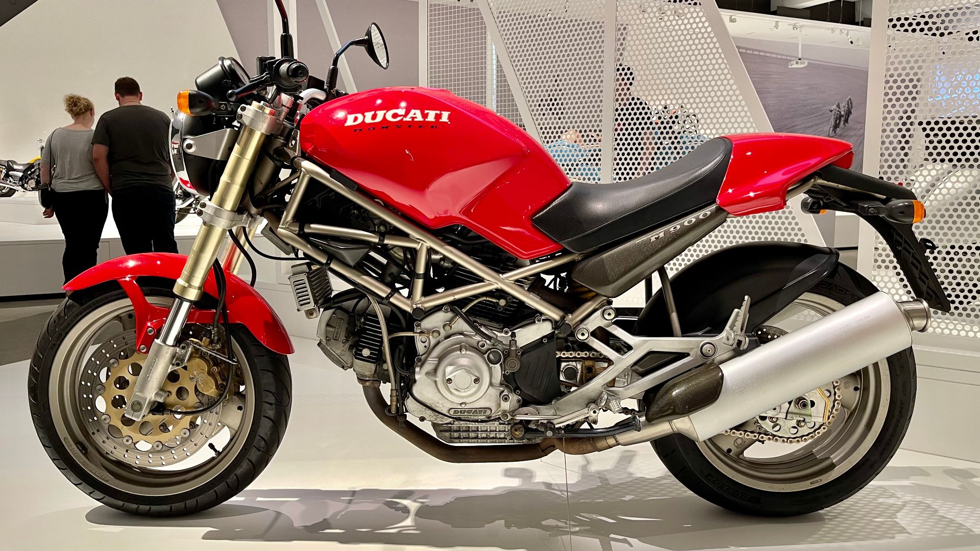 File:Ducati Monster 900 1994 at QGOMA, Brisbane, 01.jpg