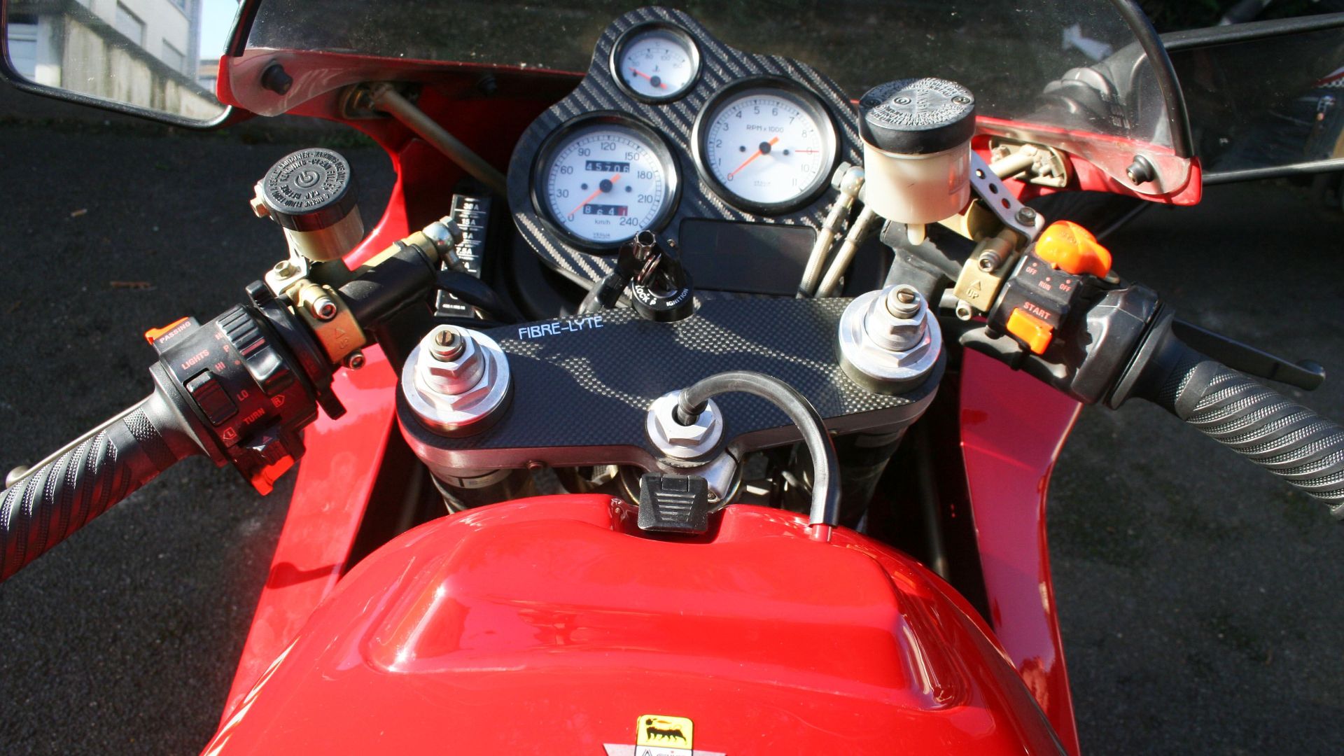 File:Ducati 900ss detail.JPG