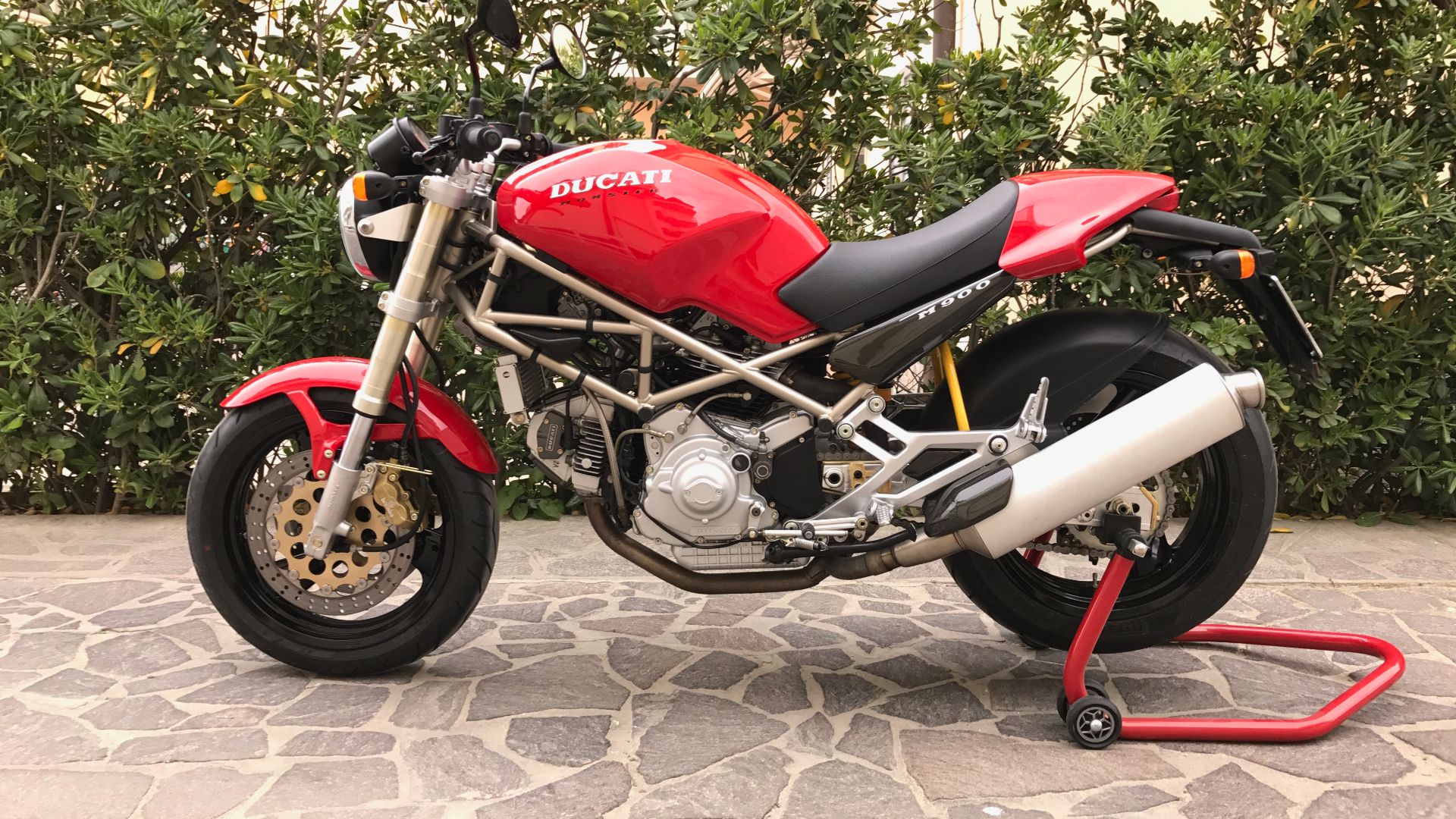 File:Monster 900 - 1993.jpg