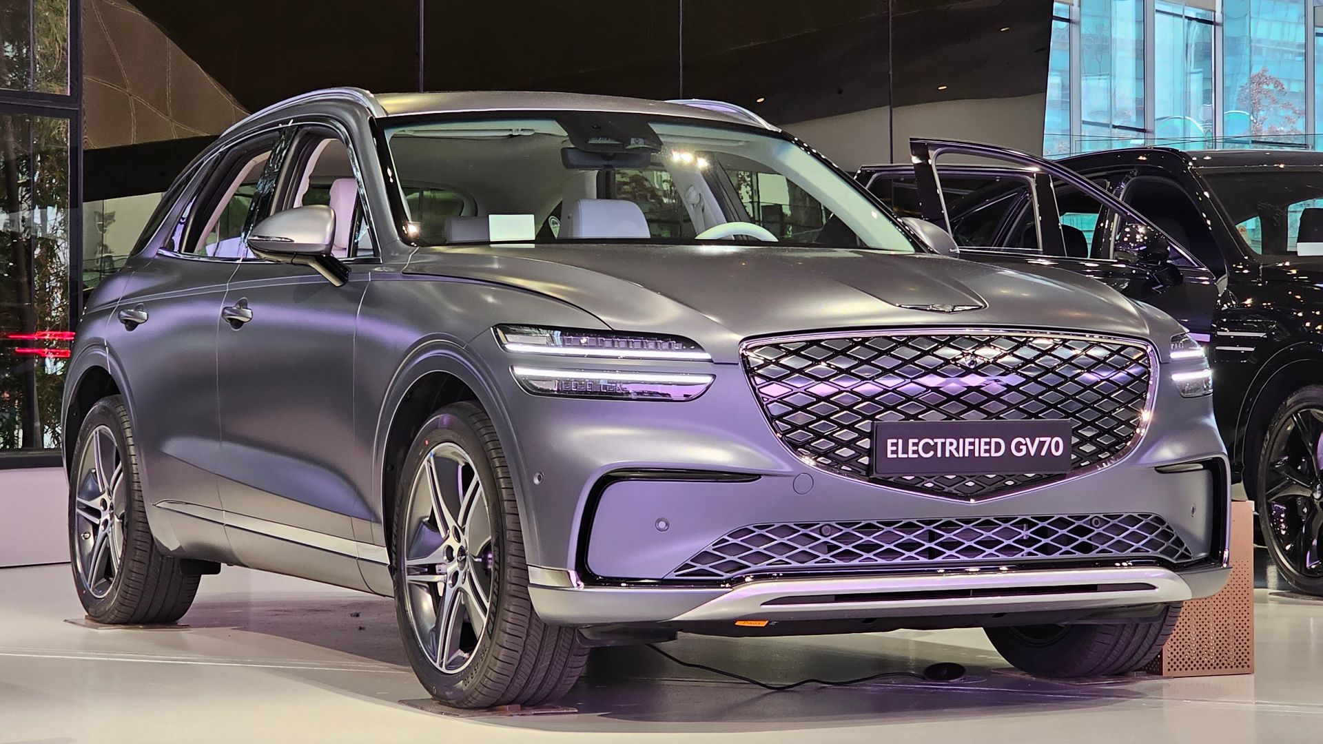 File:Genesis Electrified GV70 JK1 PE EV Ceres Blue Matte (6).jpg