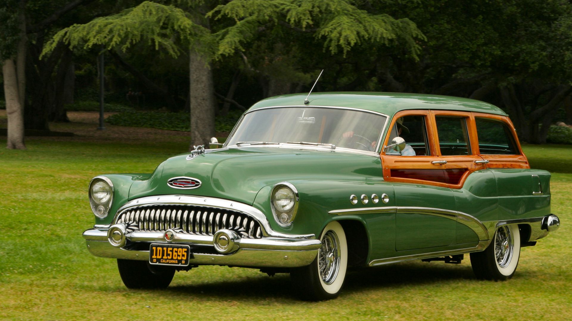 File:1953 Buick Roadmaster Estate Wagon - Green - fvl.jpg
