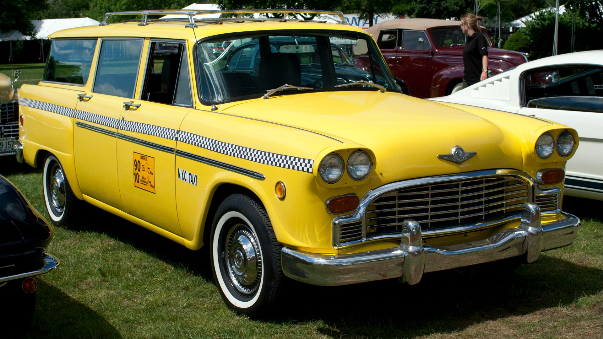 File:1971 Checker Marathon Station Wagon fake taxi.jpg