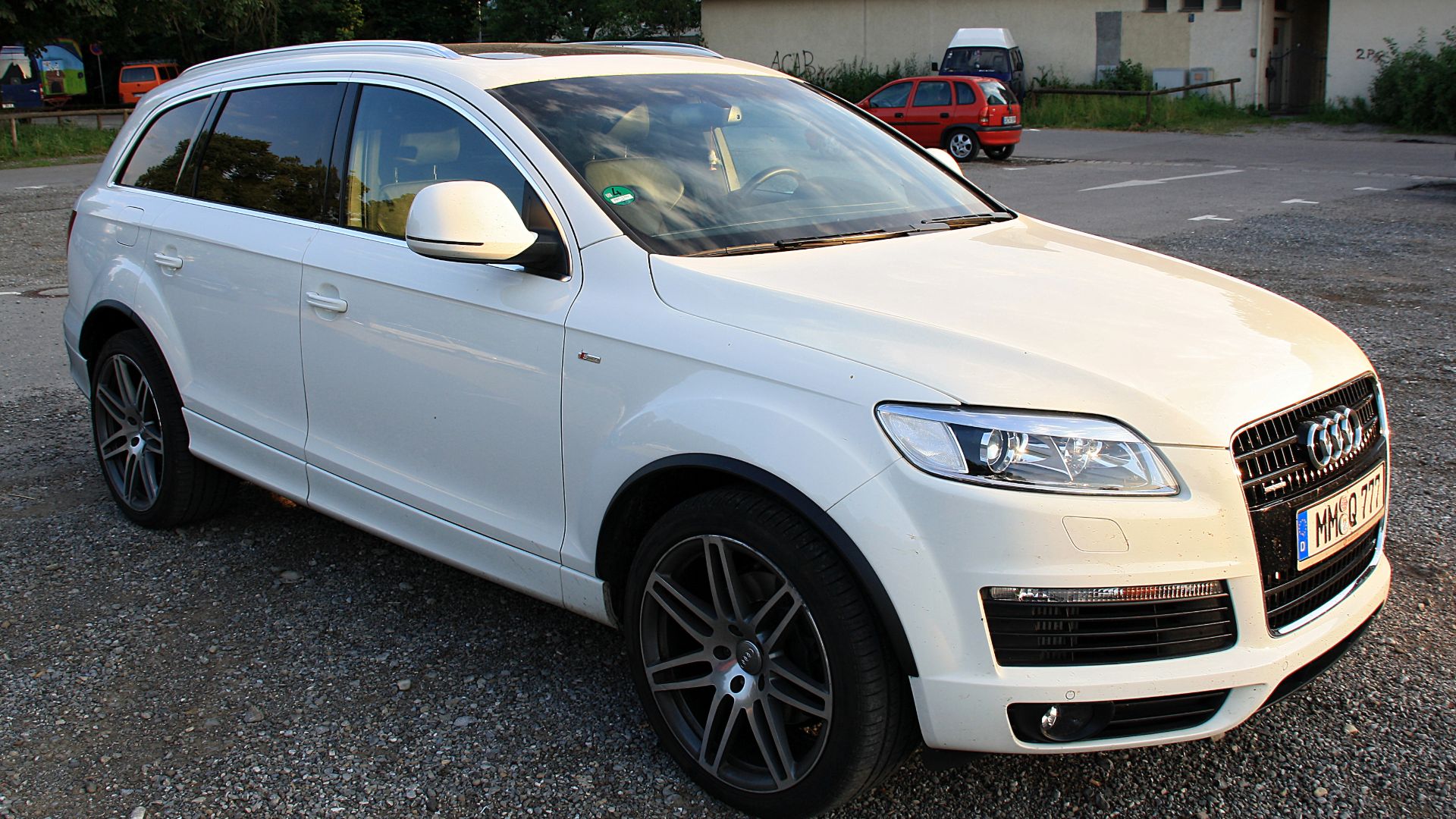 File:Audi q7 front white.jpg