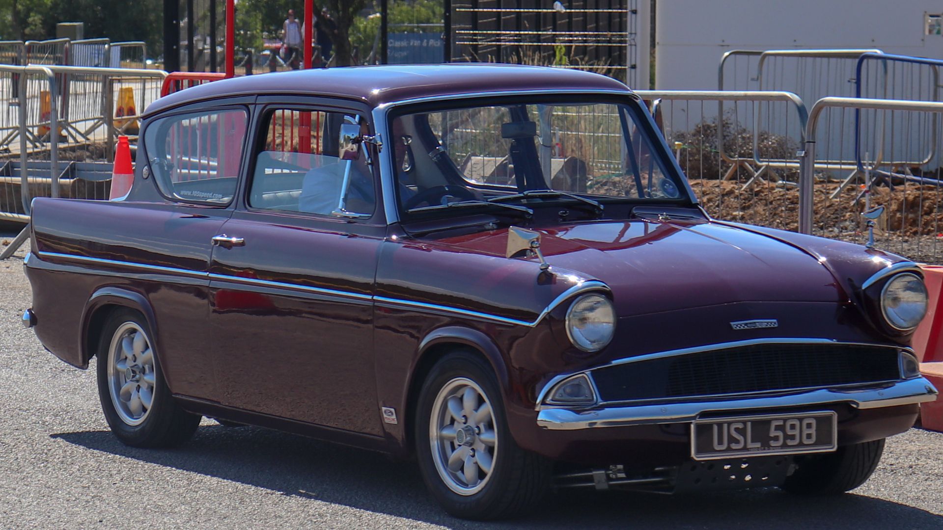 File:1961 Ford Anglia 105E.jpg