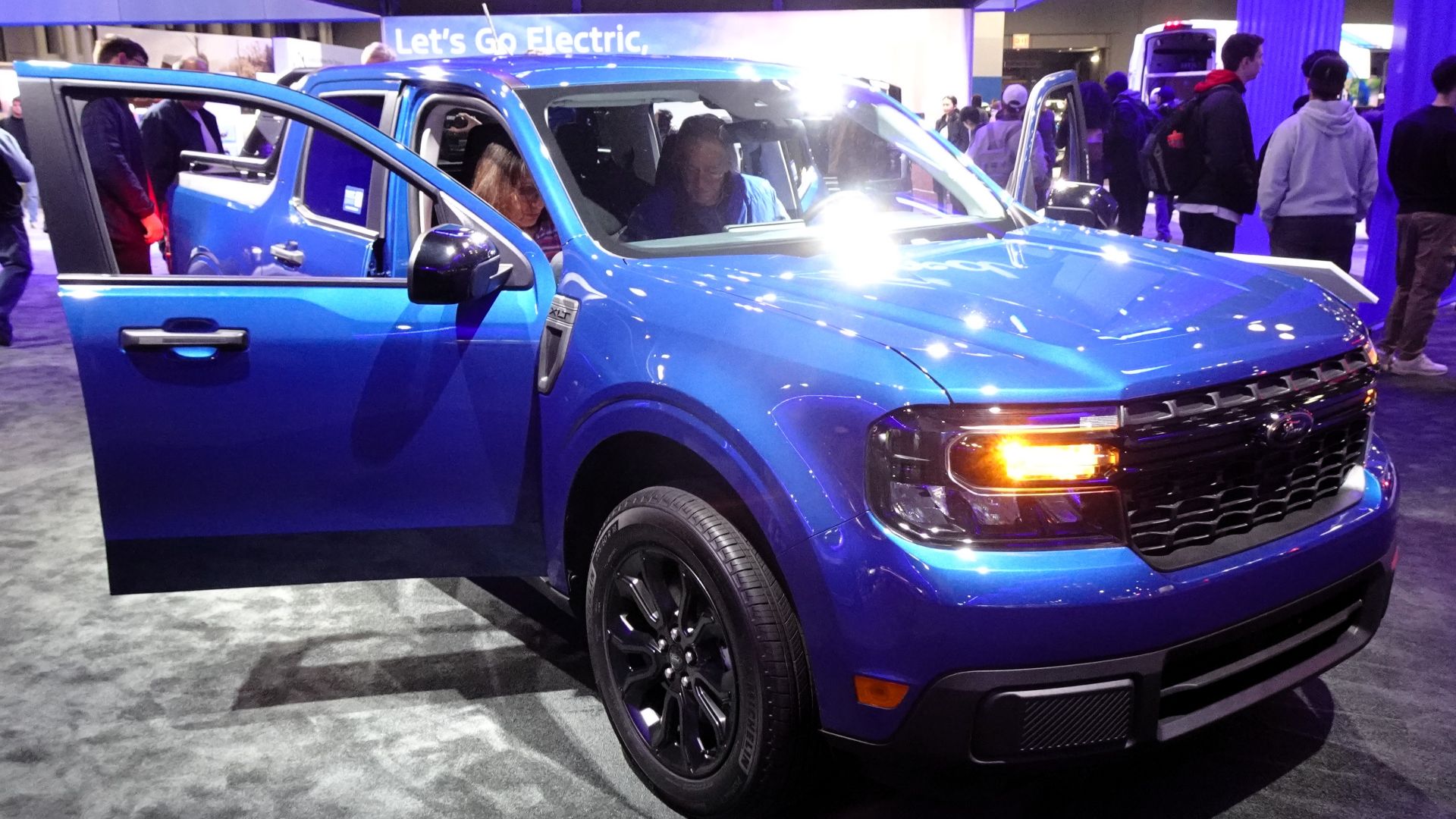 File:Ford Maverick XLT Hybrid SuperCrew (2023) (53621481688).jpg