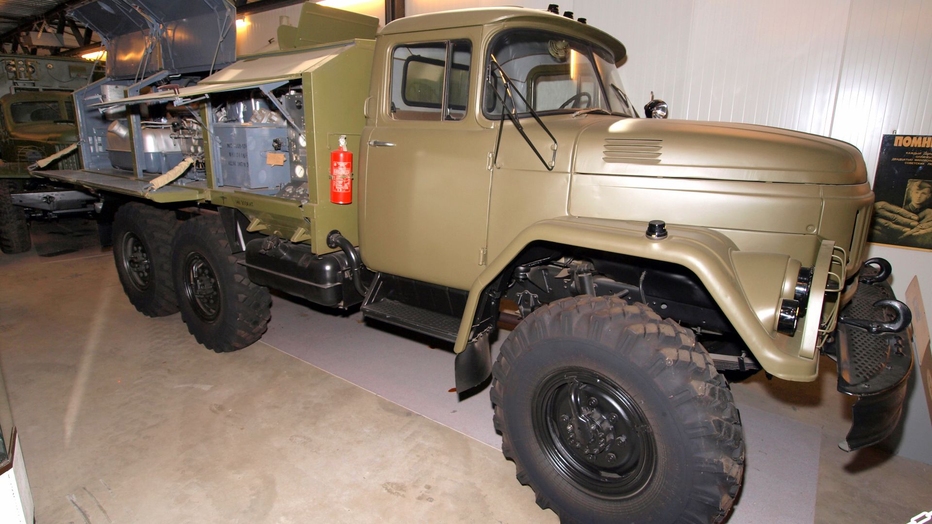 File:Zil-131 6x6 Air Compressor.JPG