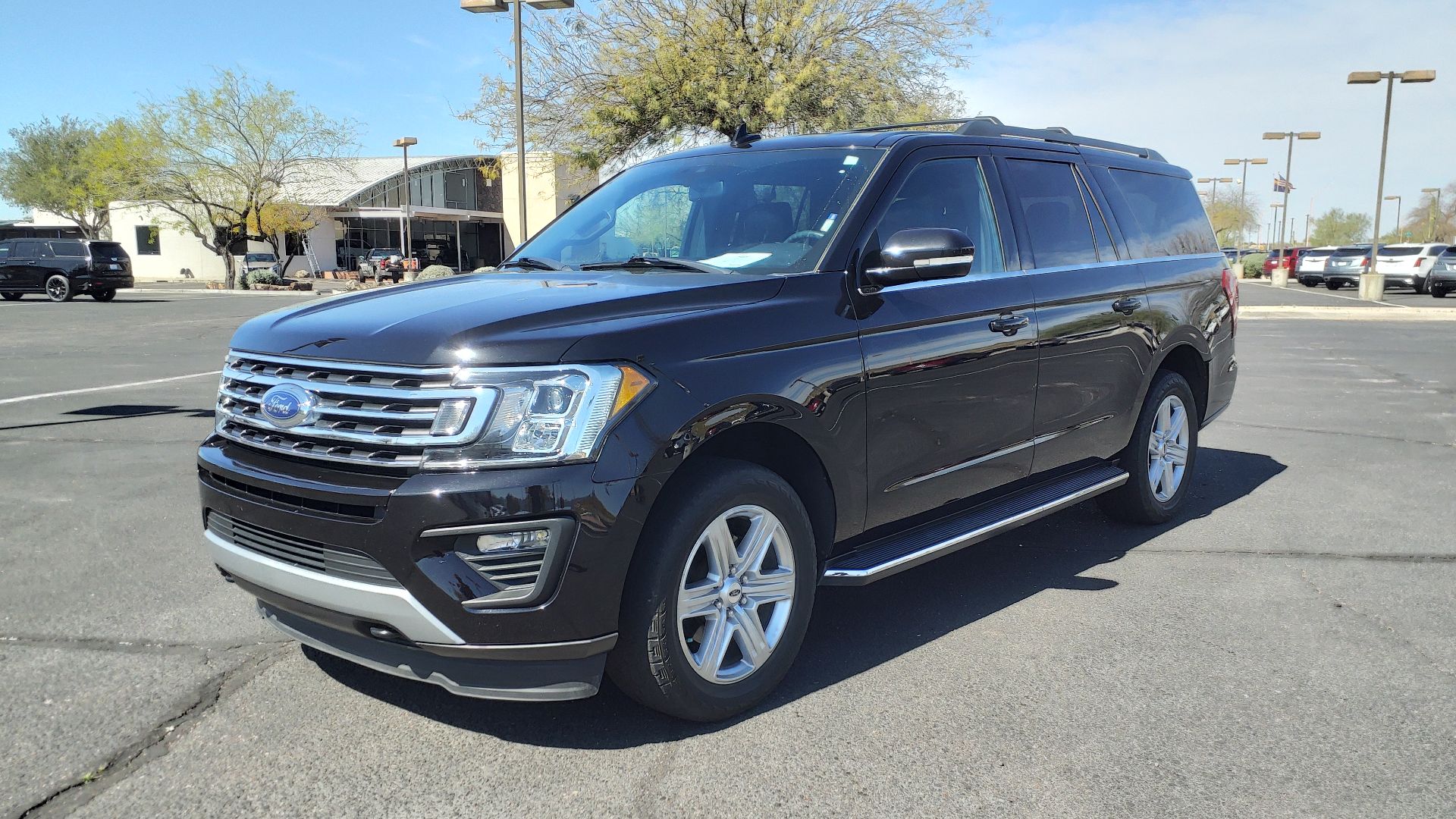File:19 Ford Expedition Max XLT.jpg