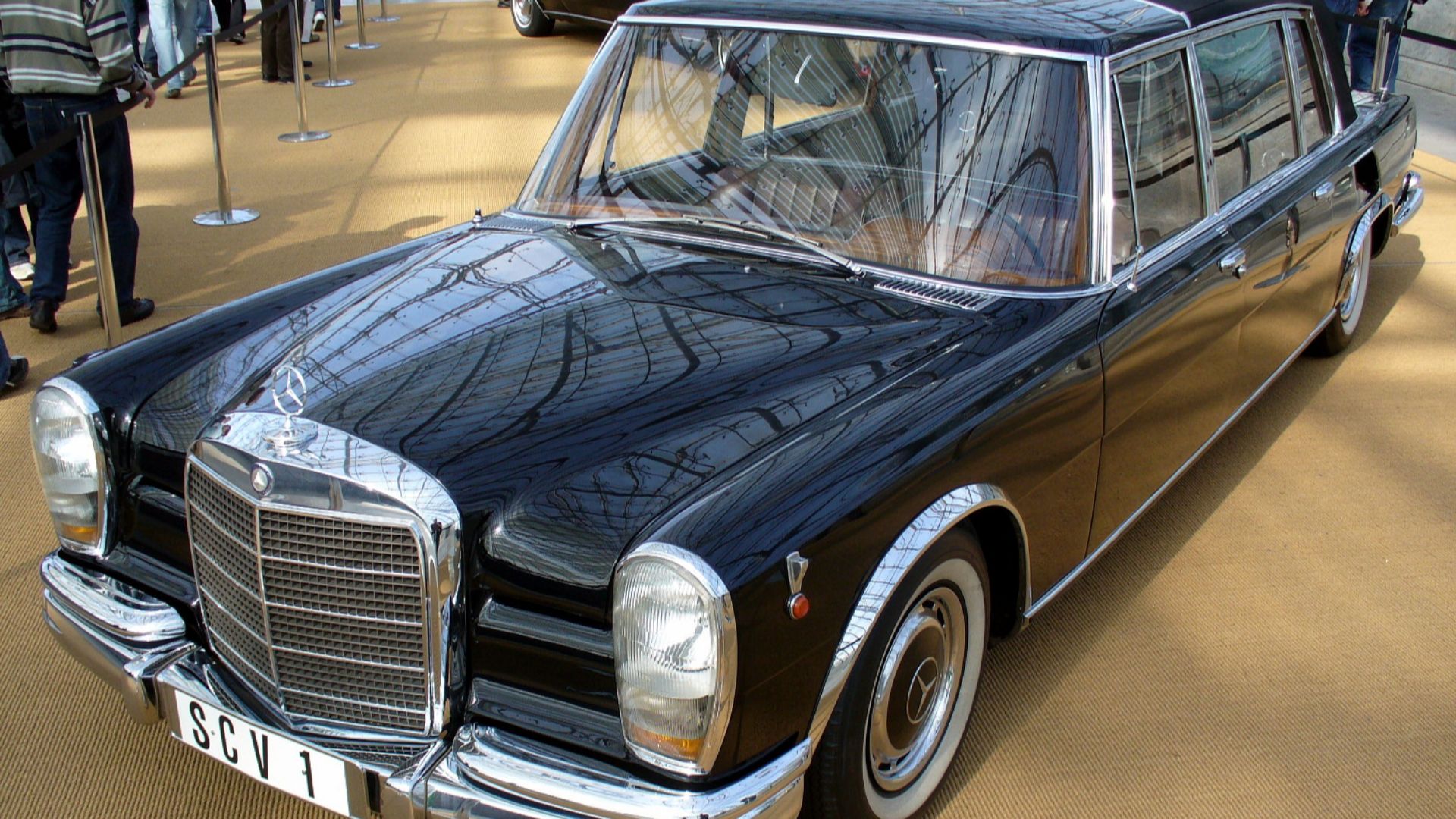 File:Mercedes-Benz 600 Pullmann Landaulet Papst Paul VI.JPG