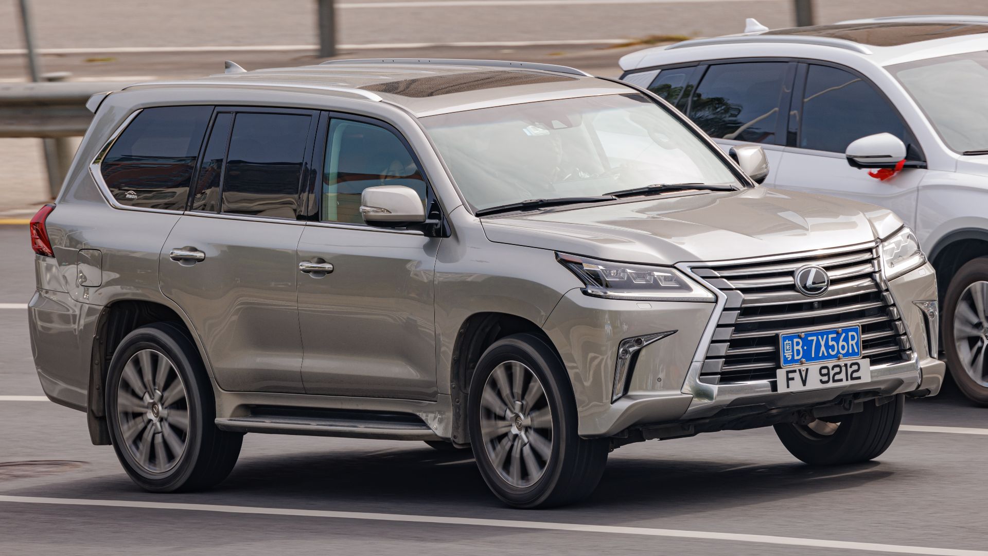 File:LEXUS LX 570 (J200) China.jpg