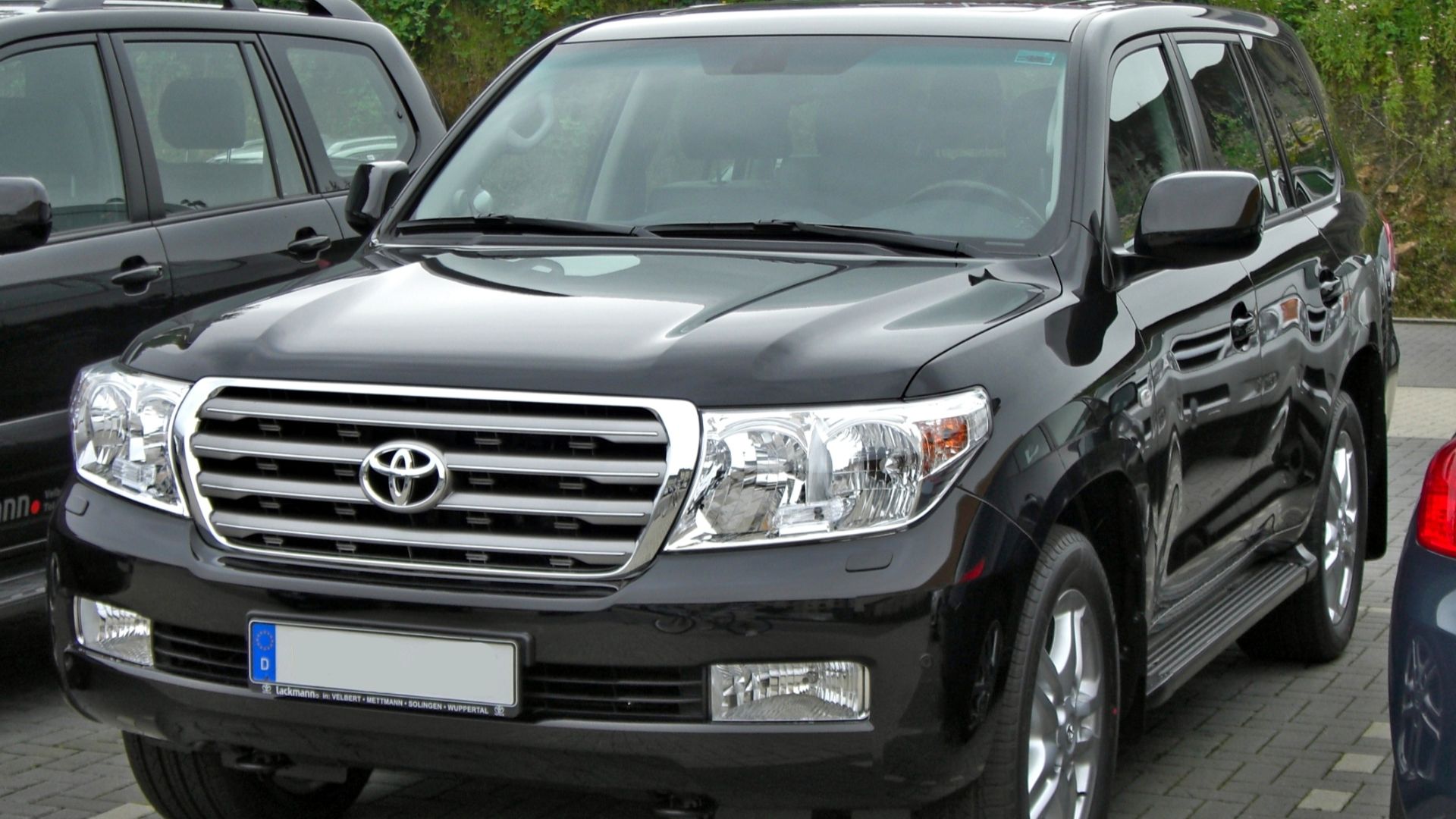 File:Toyota Land Cruiser V8 front.JPG