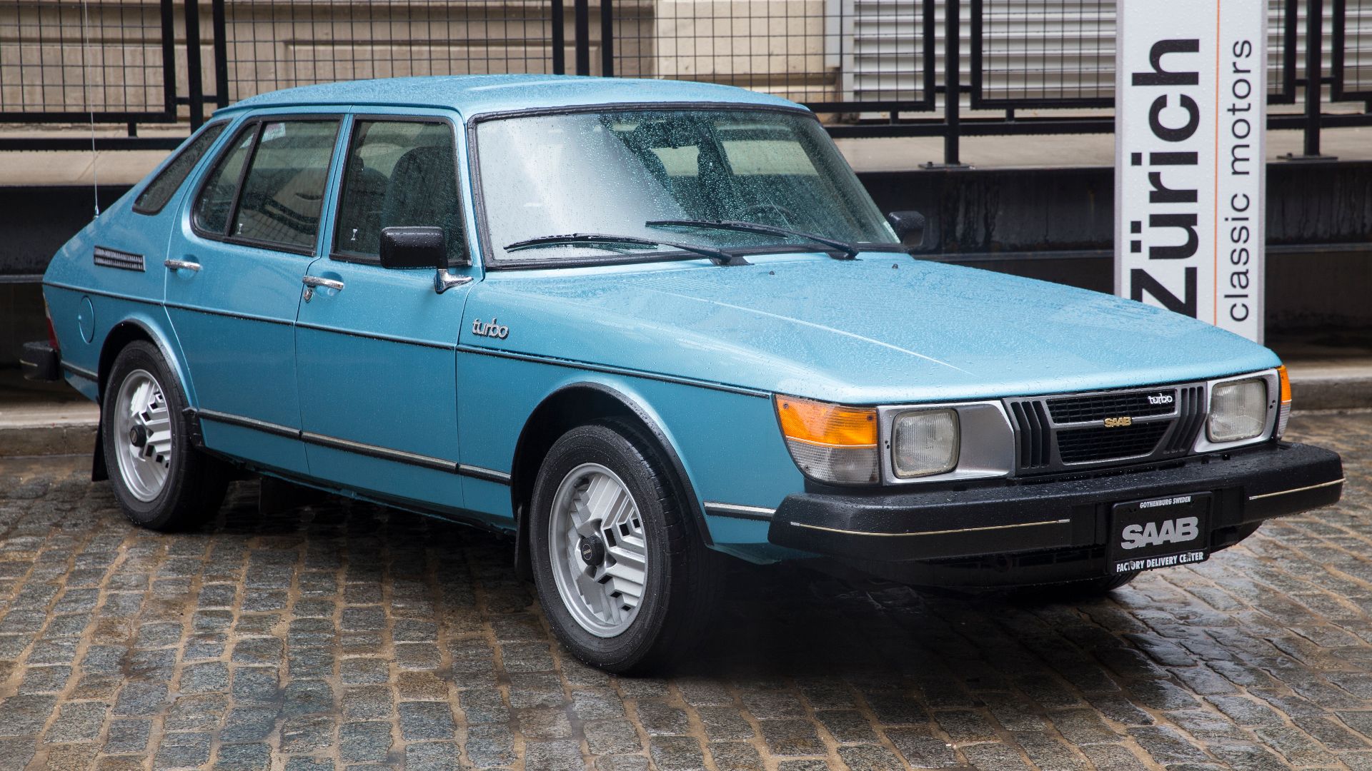 File:1979 Saab 900 Turbo five-door in Aquamarine, front right.jpg