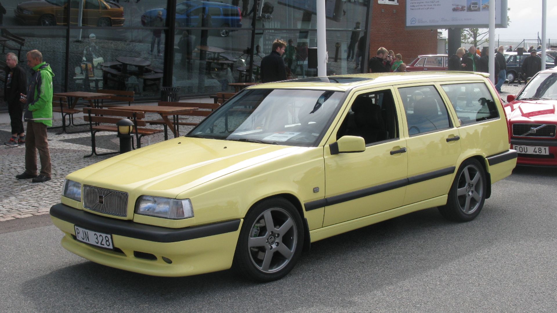 File:Volvo 850 T5R (15191896892).jpg