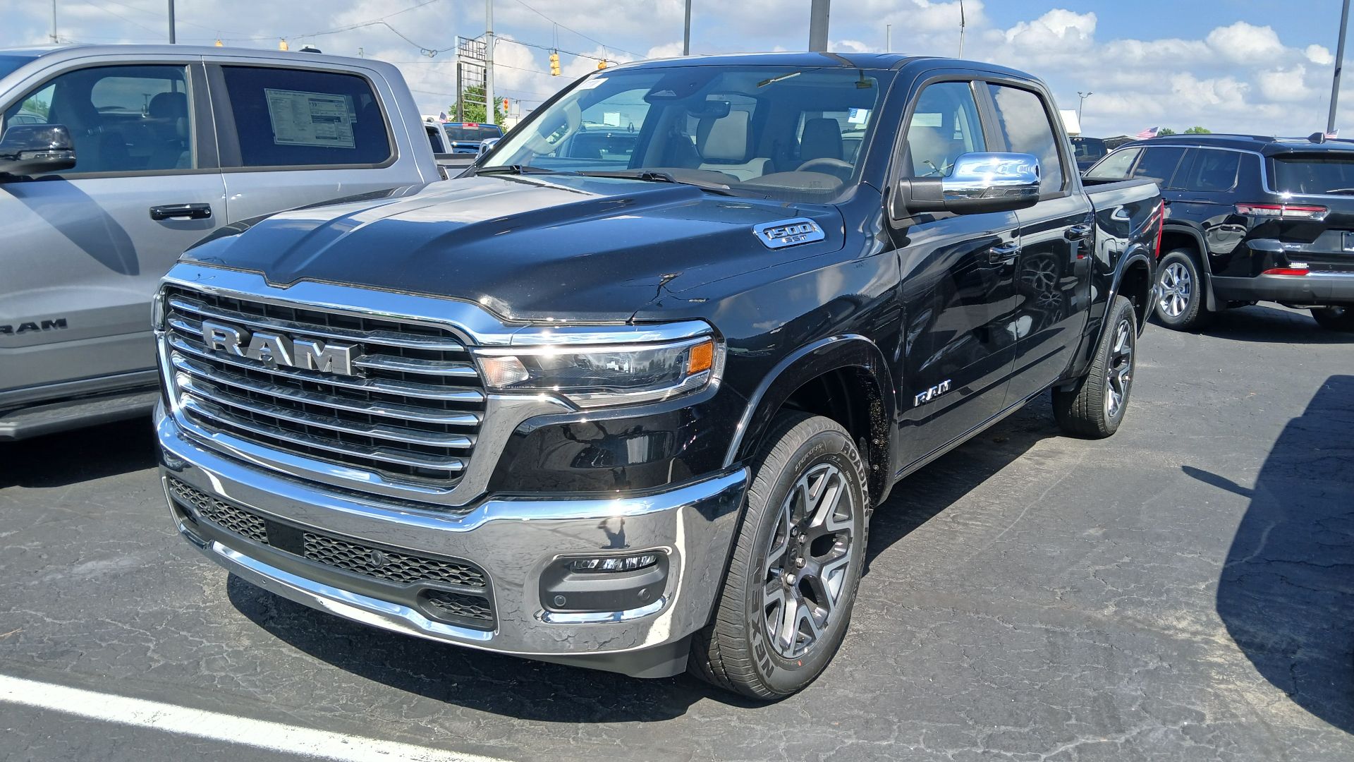 File:2025 Ram 1500 front view.jpg
