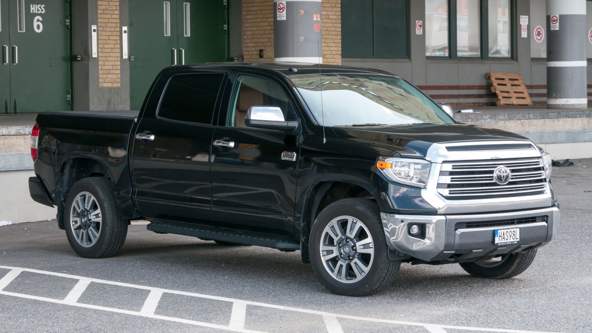 File:Toyota Tundra, Stockholm ( 1090862).jpg