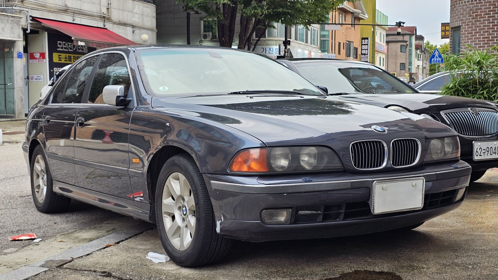 File:BMW E39 540i Toledo Blue Metallic (2).jpg