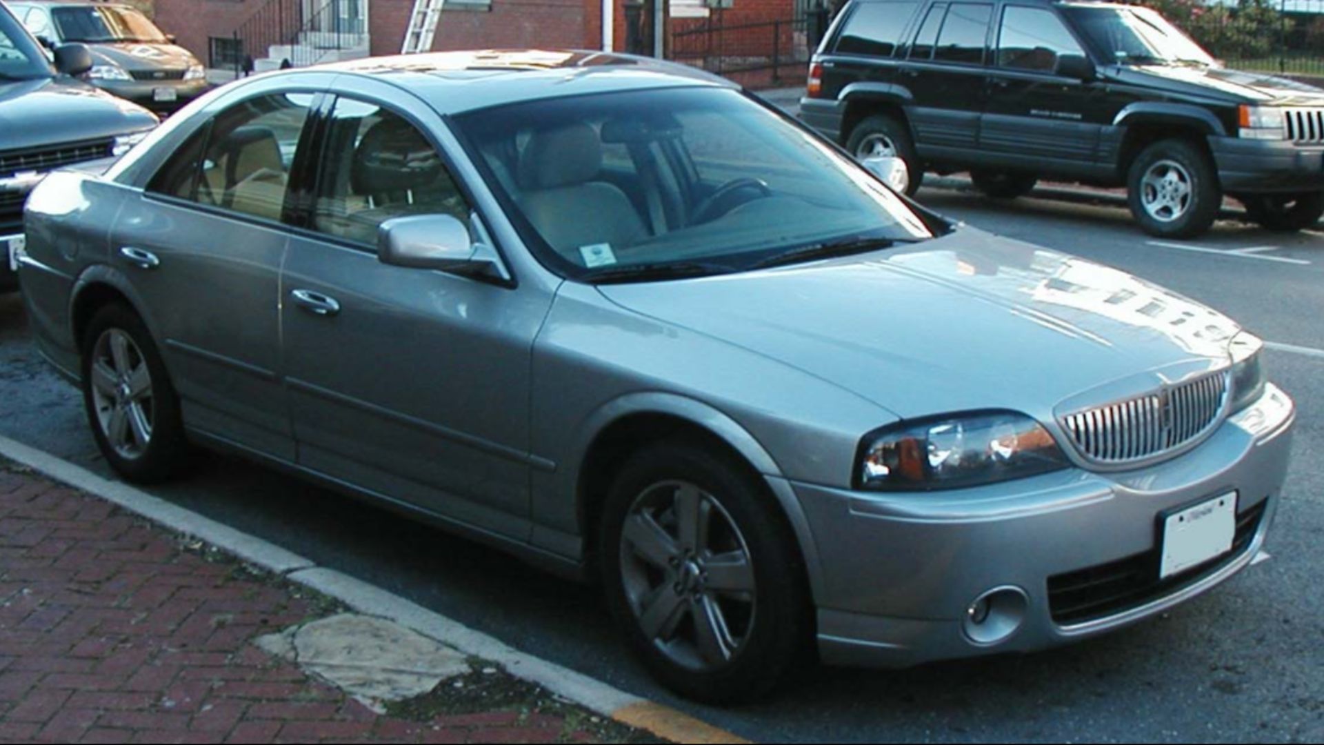 File:03-06 Lincoln LS V8.jpg