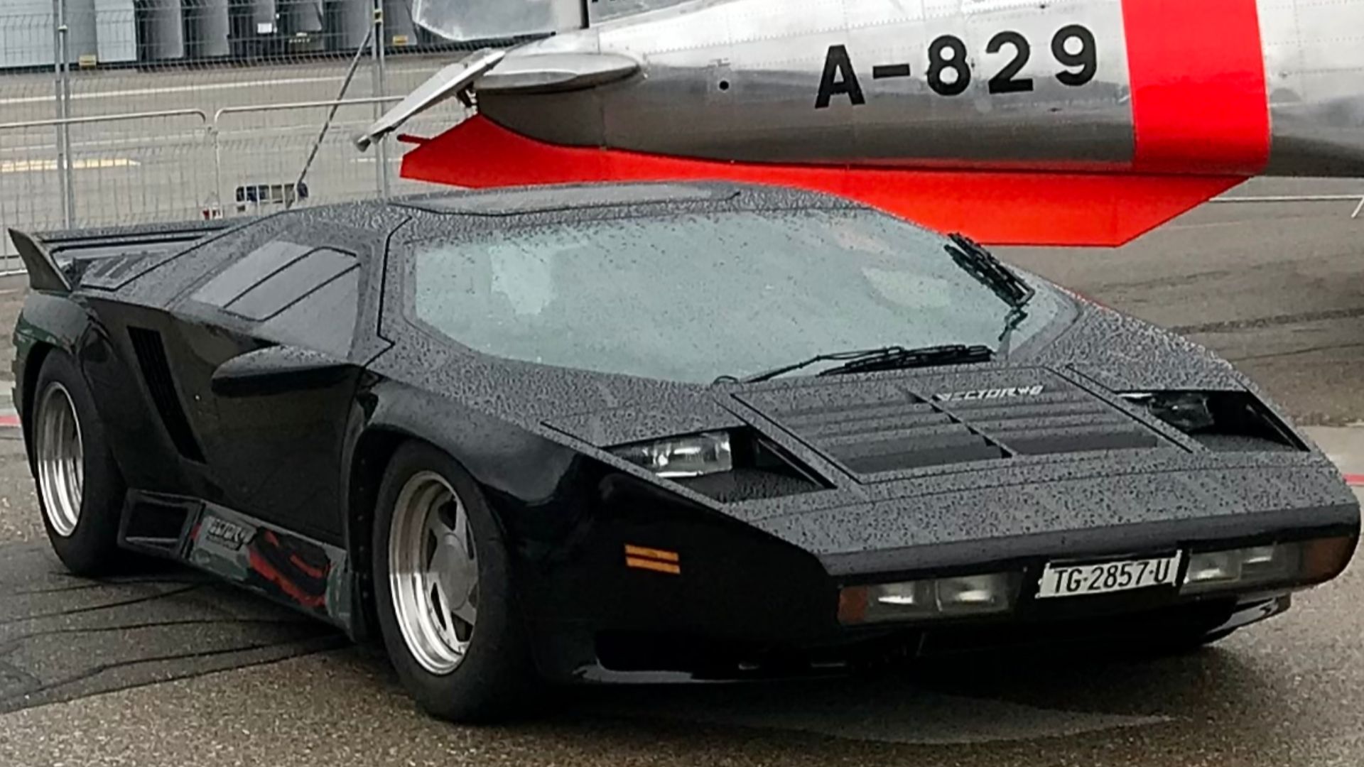 File:1990 Vector W8 Twin Turbo sports car (Ank Kumar, Infosys Limited) 05.jpg