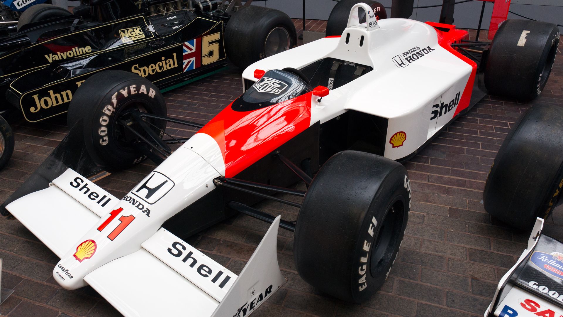 File:McLaren MP4-4 front-left National Motor Museum, Beaulieu.jpg