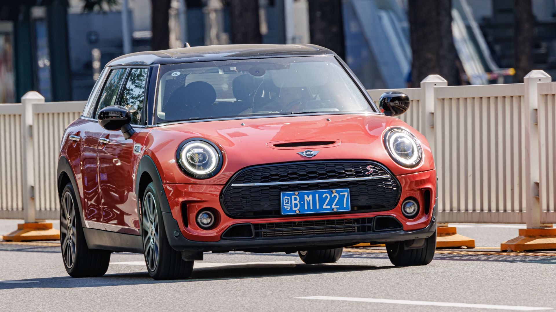 File:MINI COOPER S 5 DOOR (F55) China (2).jpg