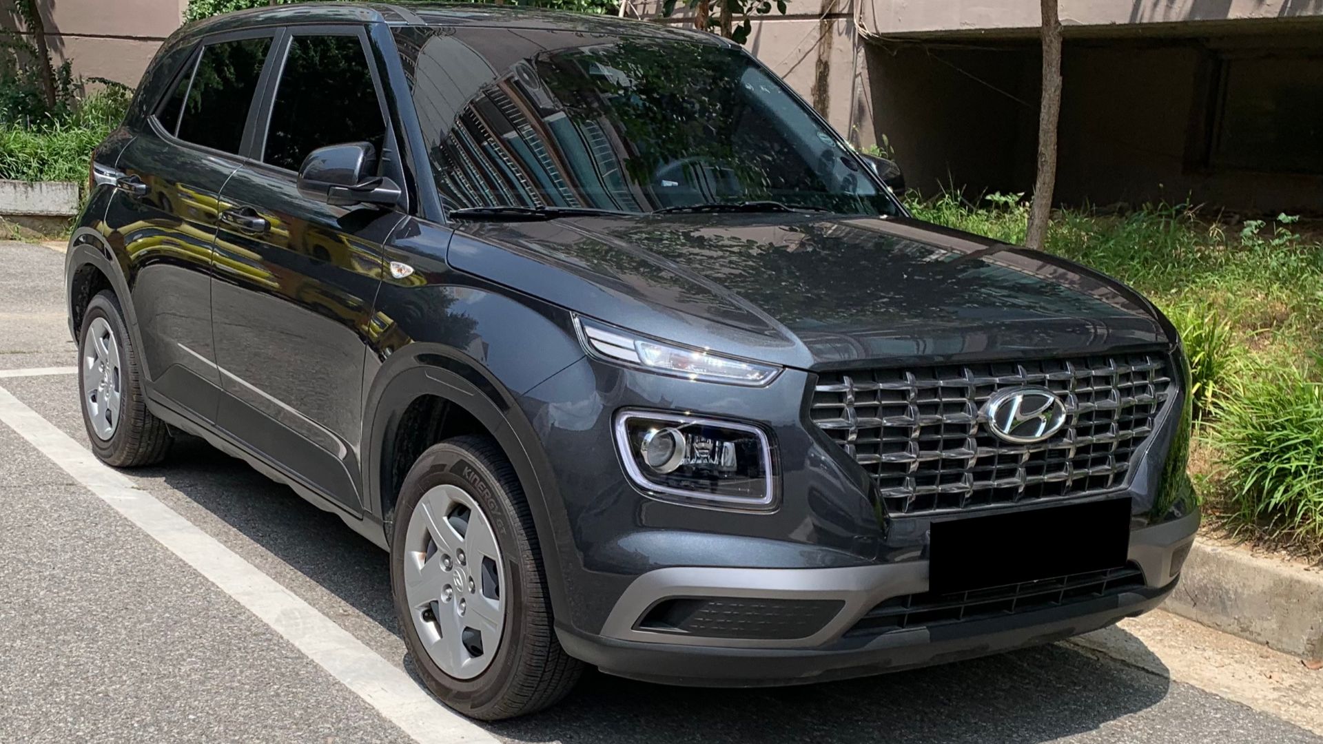 File:00 Hyundai Venue.jpg