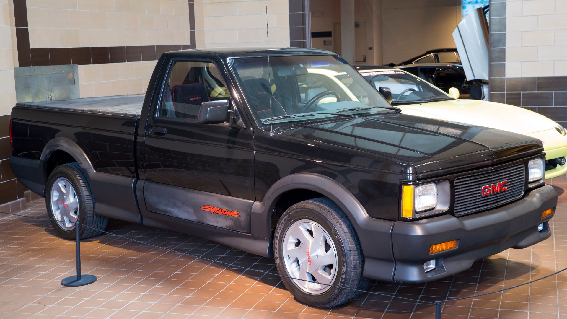 File:1991 GMC Syclone in Black, front right (Saratoga).jpg